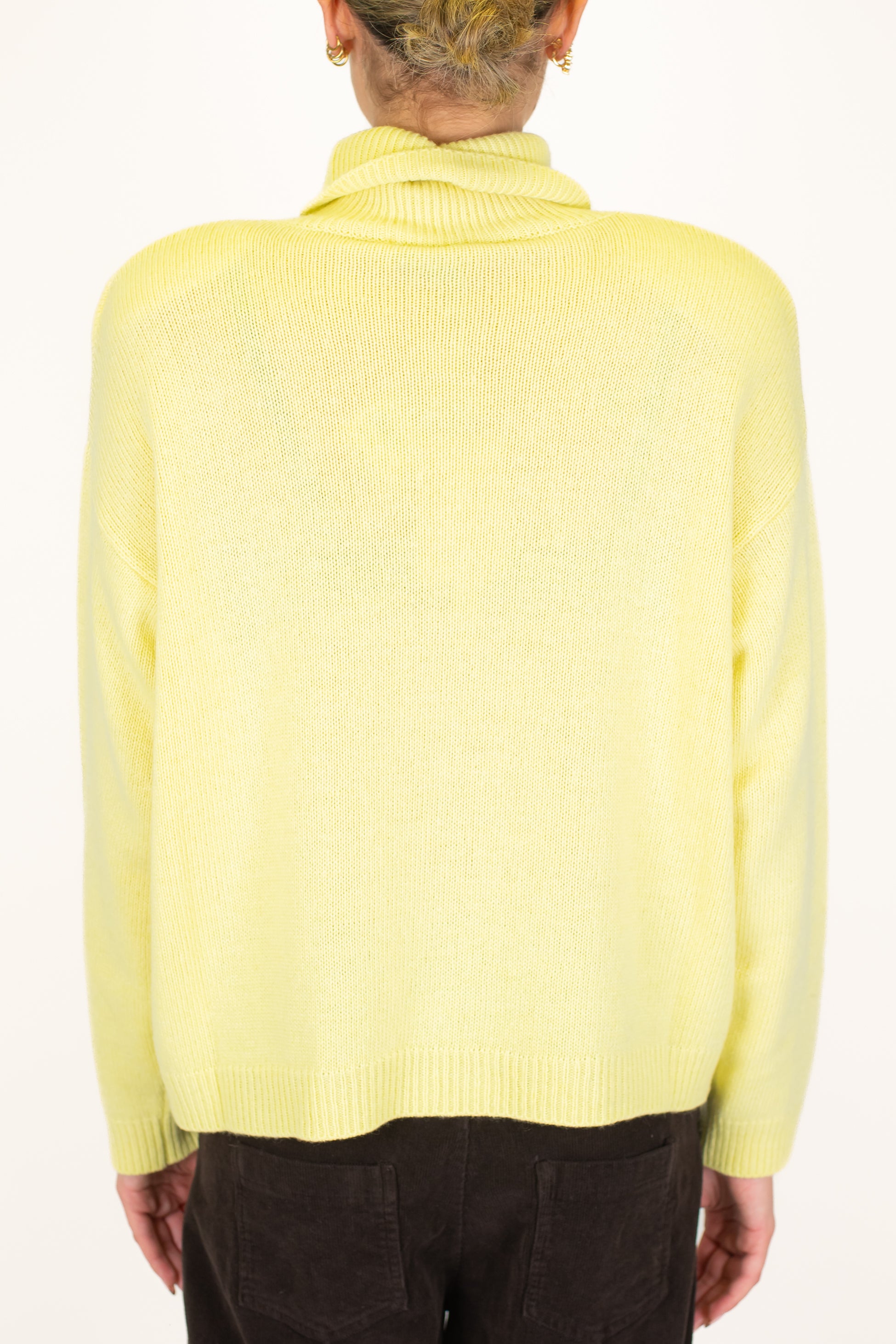 Motel - Dolcevita in misto lana con spalline e spilla gioiello