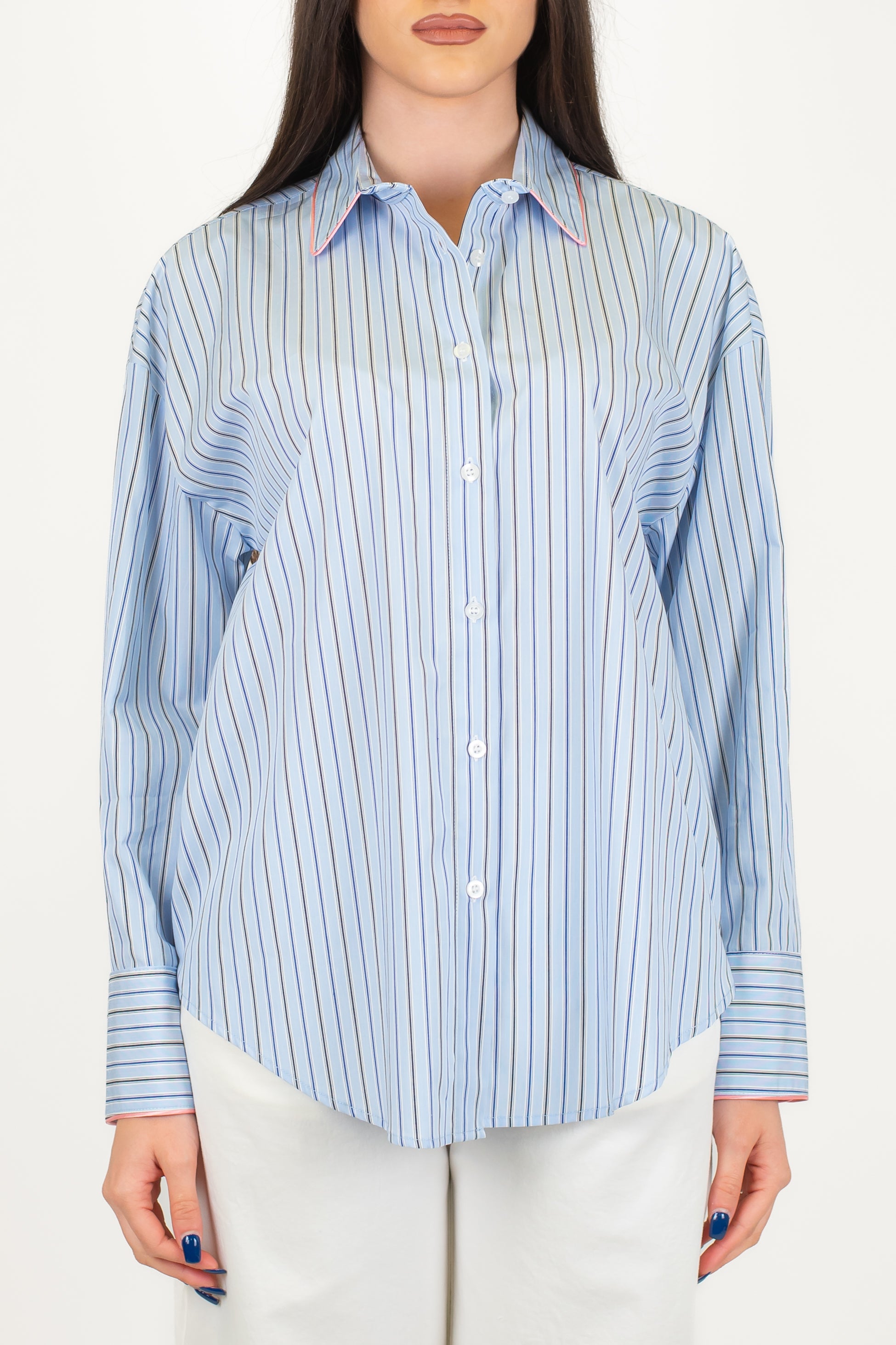Tensione in - Camicia gessata con profili a contrasto