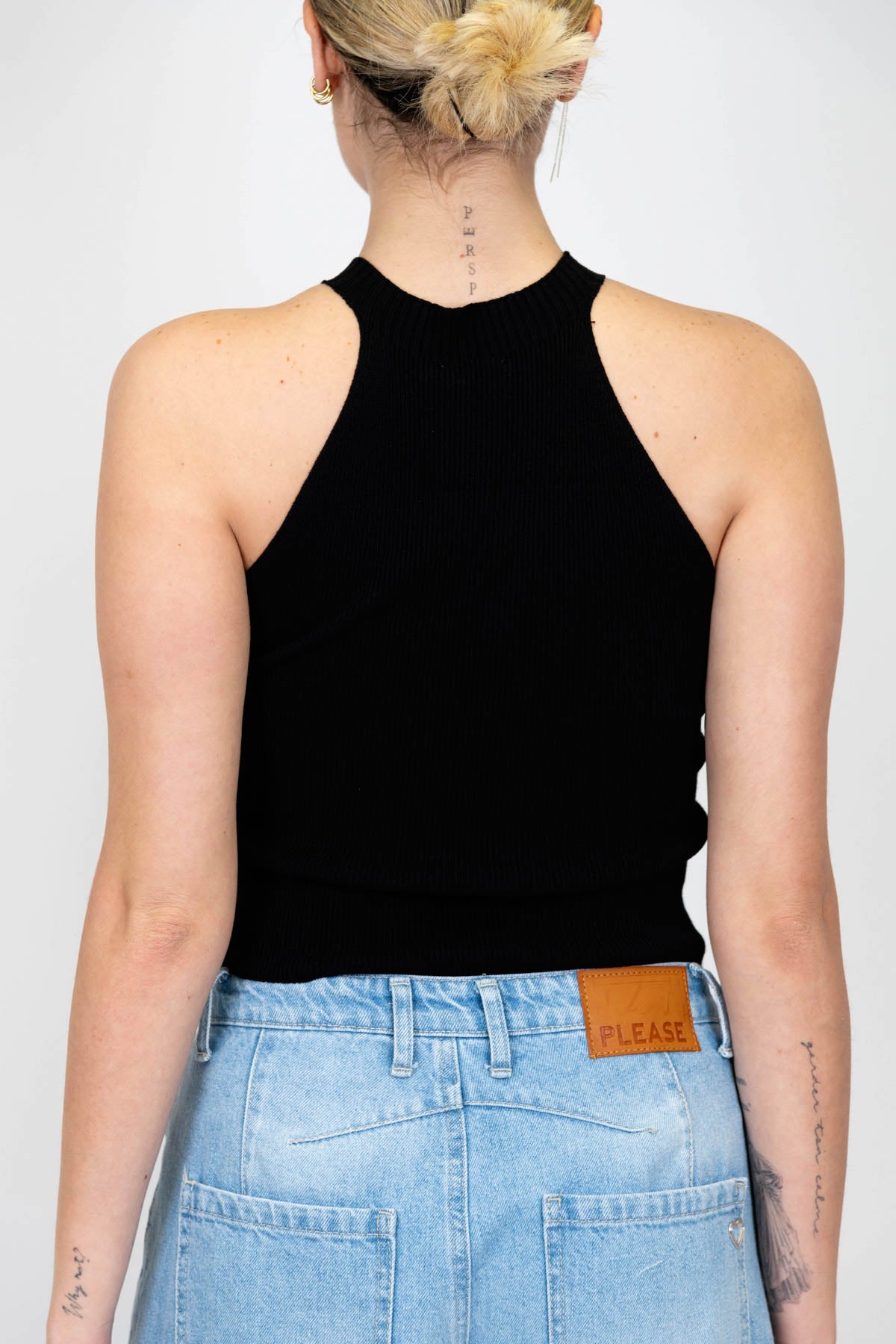 Kontatto - Top a costine in filo di viscosa scollo americana