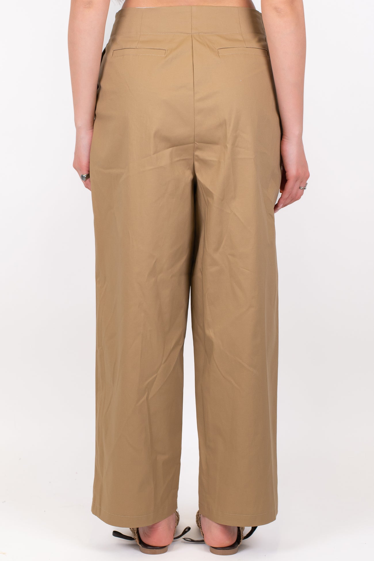 Tensione in - Pantalone regular a gamba ampia in cotone con pinces