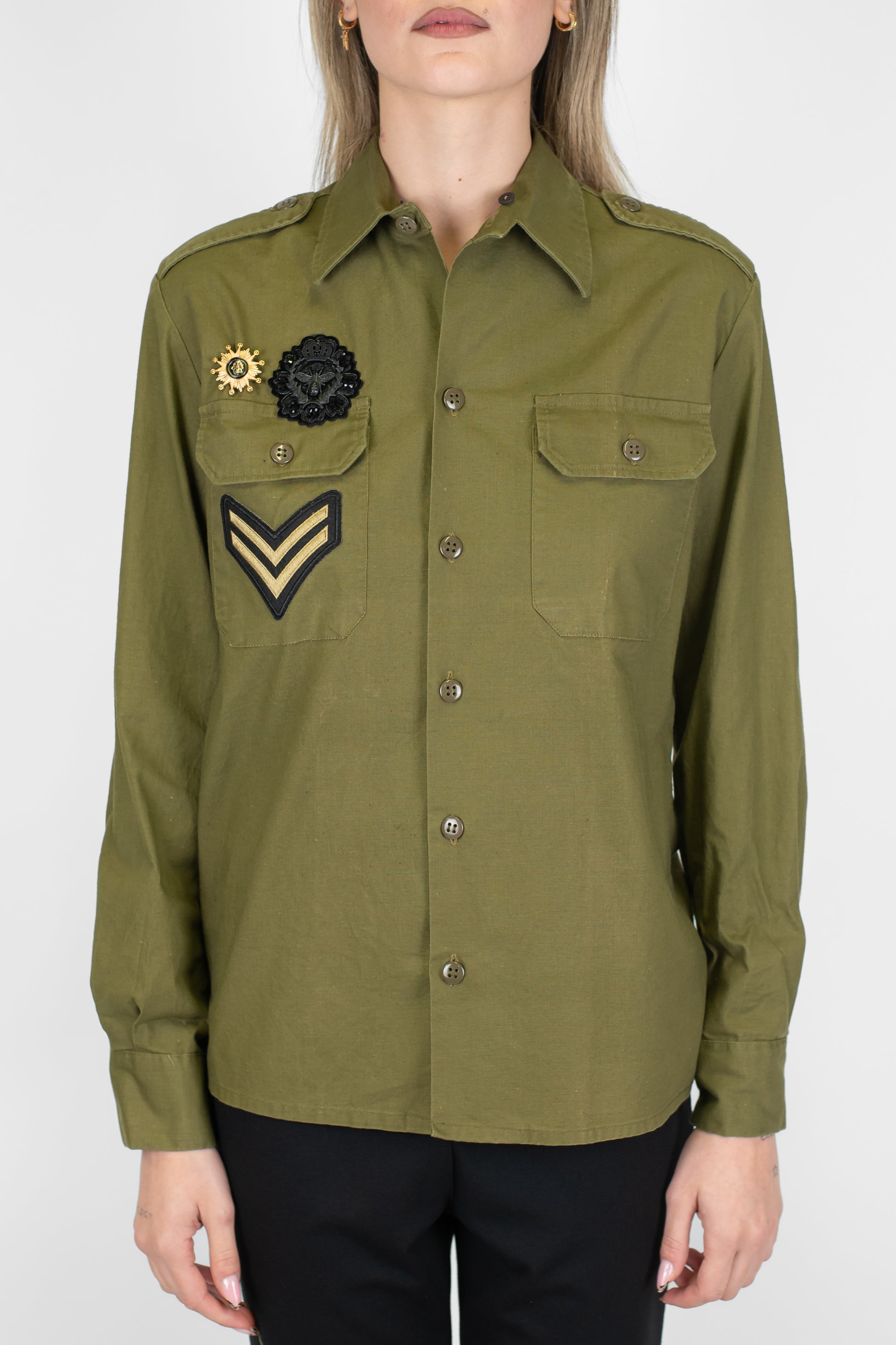 Motel - Camicia military chic con pacht e spilla