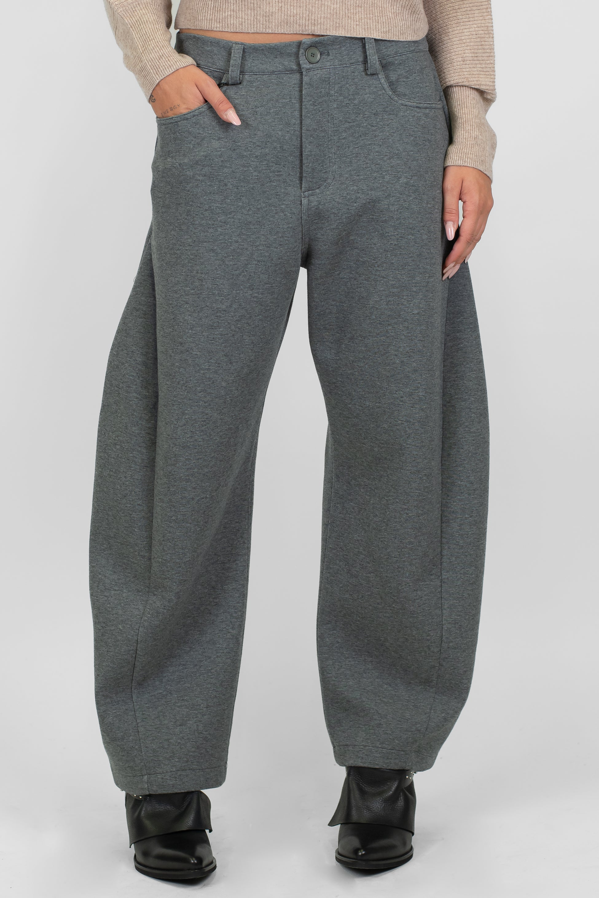 Tensione in - Pantalone balloon in tessuto felpato leggero