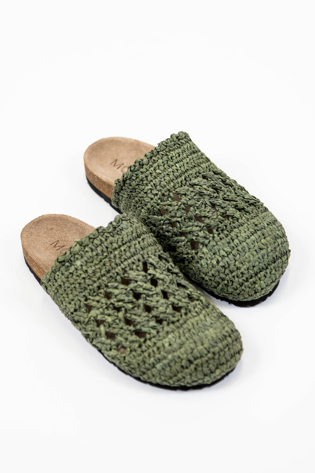 Sabot in rafia con tomaia in pelle camosciata e suola in gomma