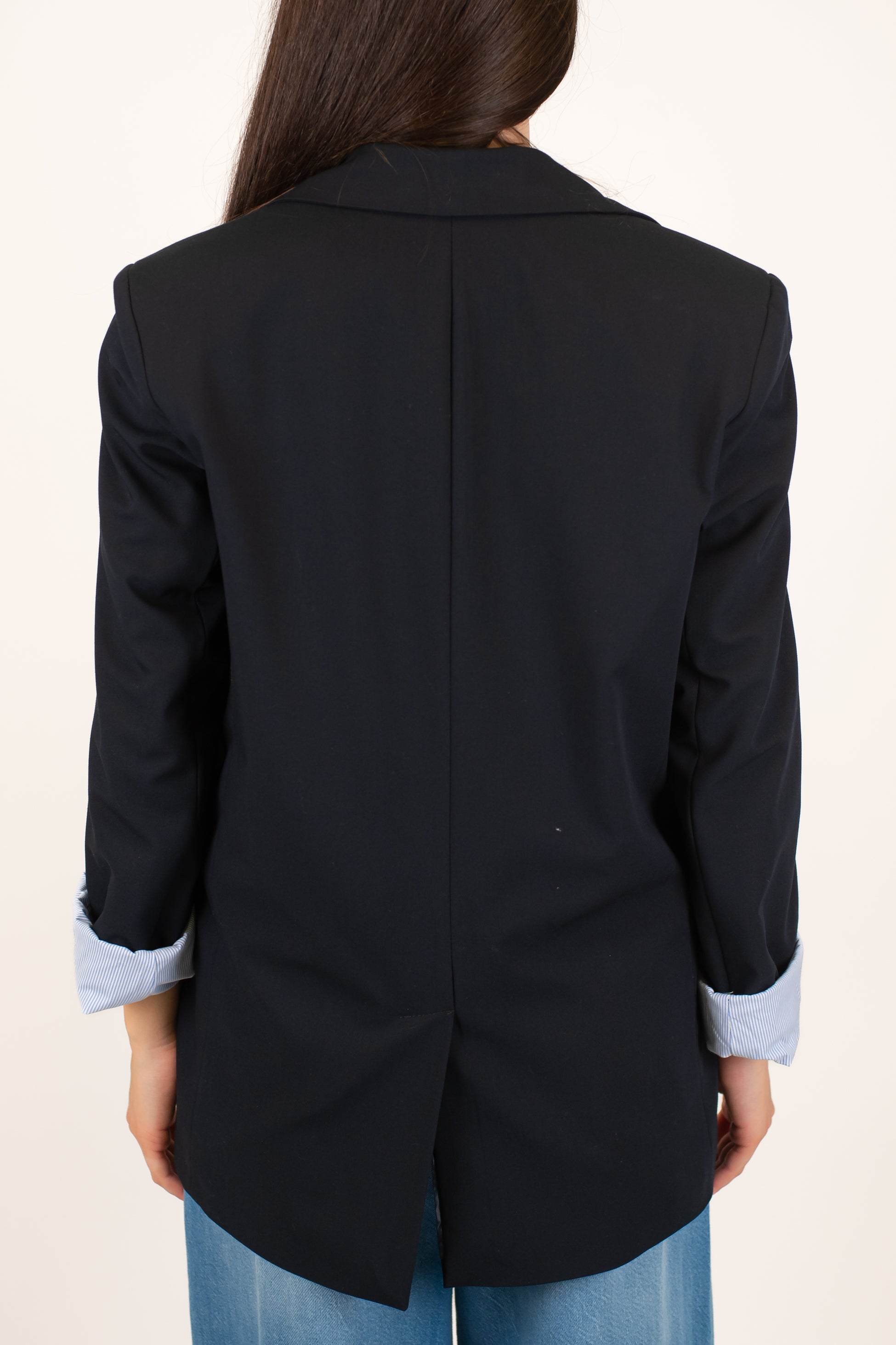 Tensione in - Blazer con risvolto manica a contrasto e chiusura ad un bottone