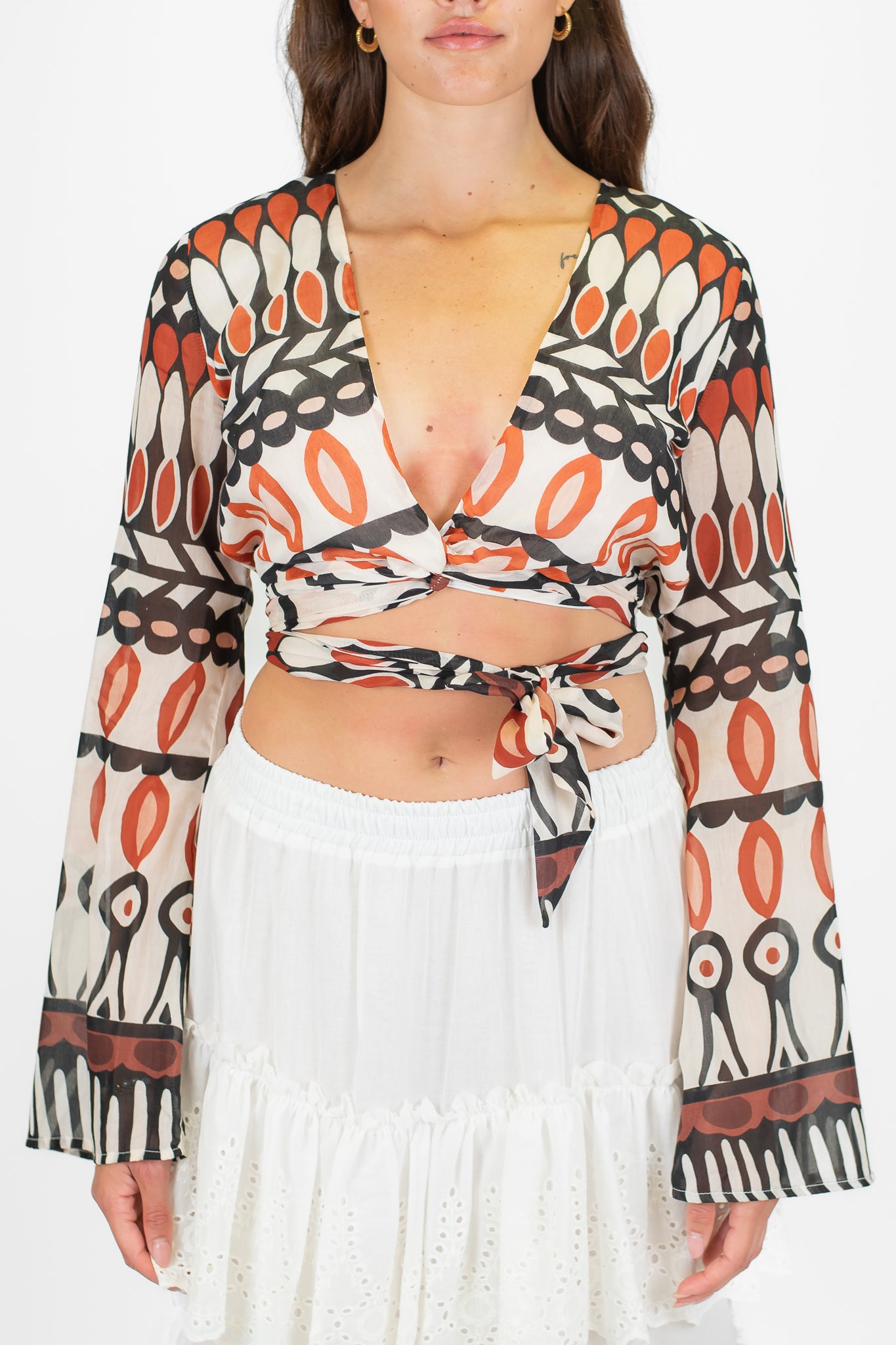 Haveone - Blusa crop fantasia etnica in misto seta con chiusura fiocco al centro