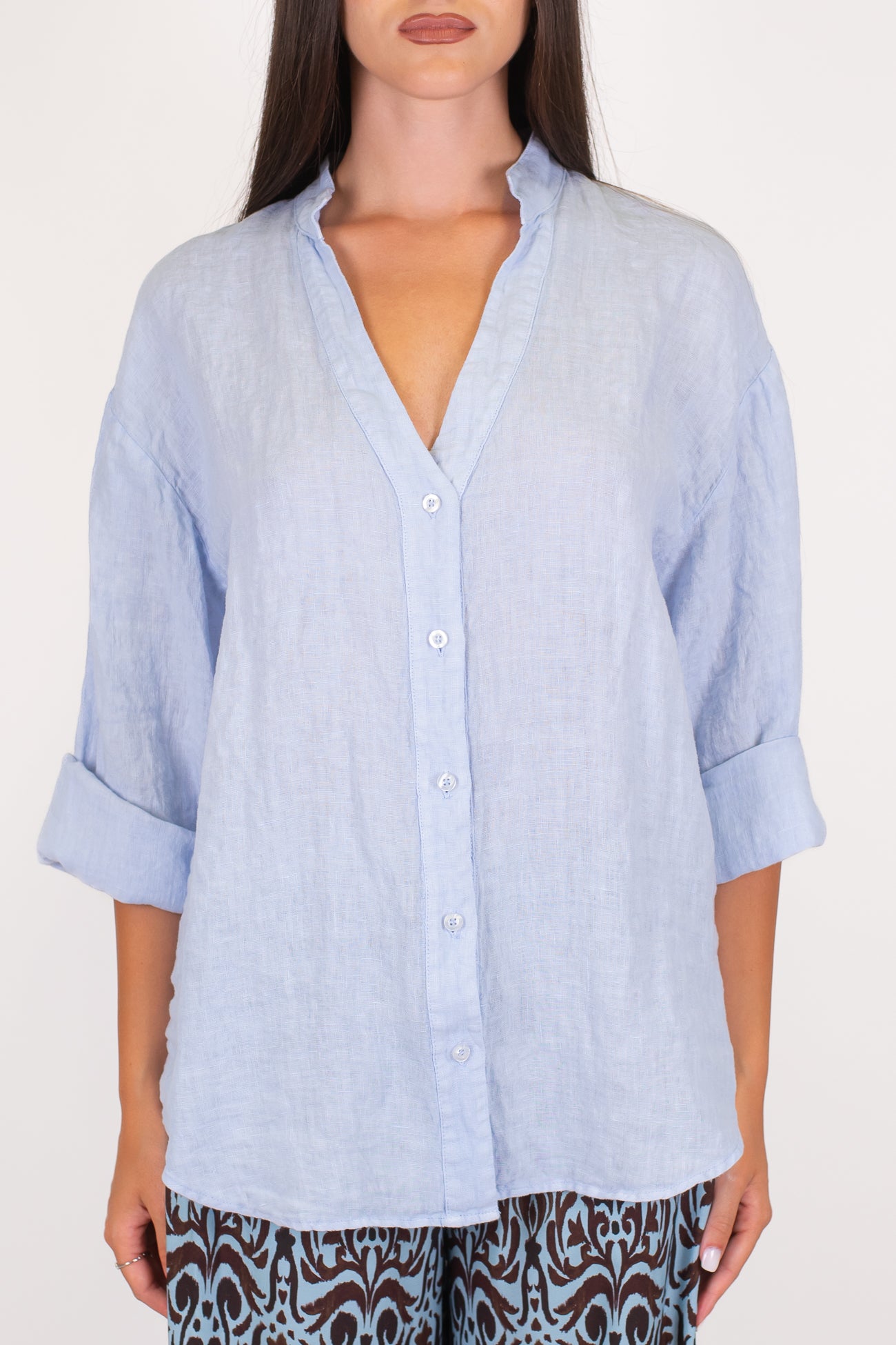 Tensione in - Camicia scollo a V in puro lino con collo coreano