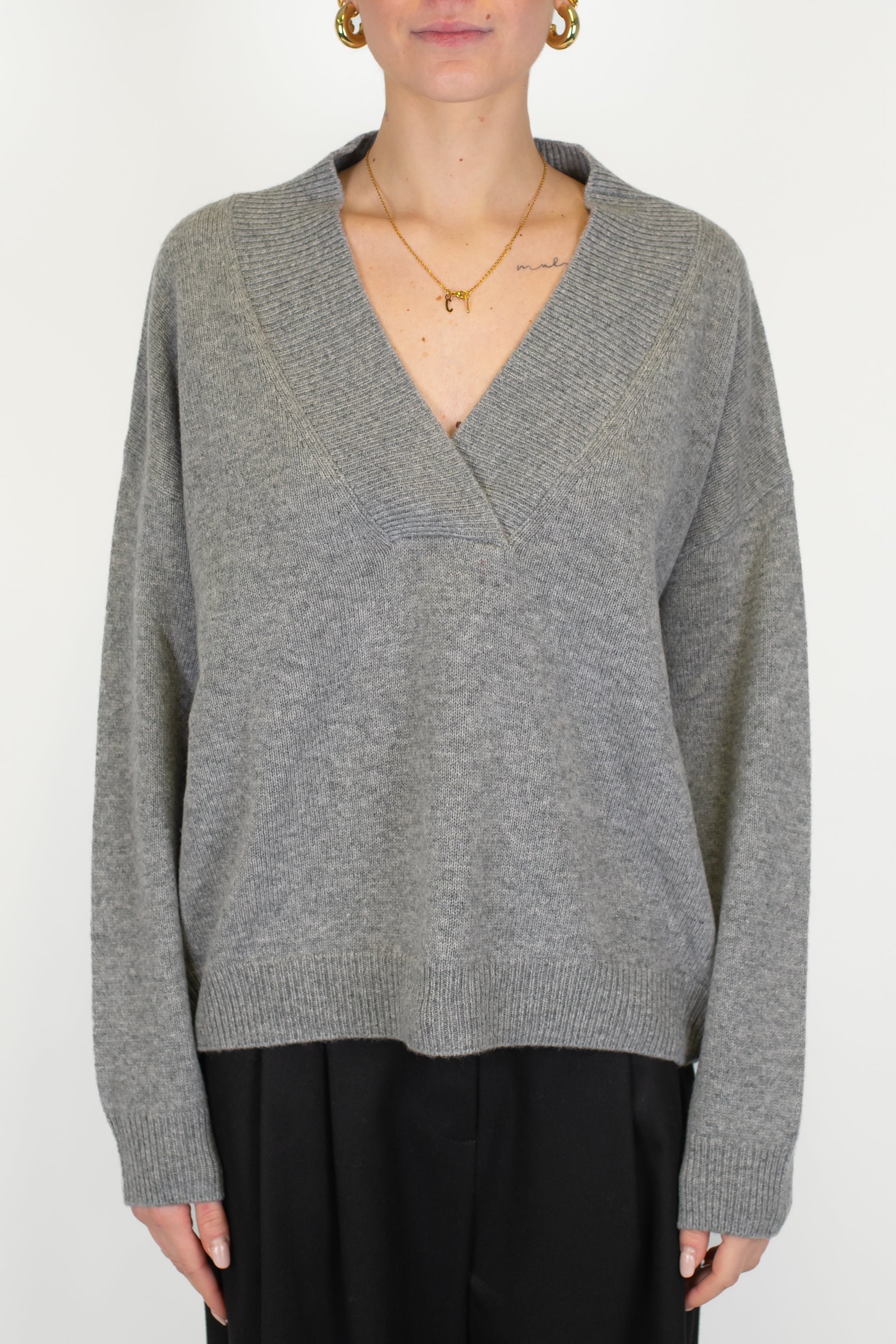 Tensione in - Maglia over scollo a V in pura lana