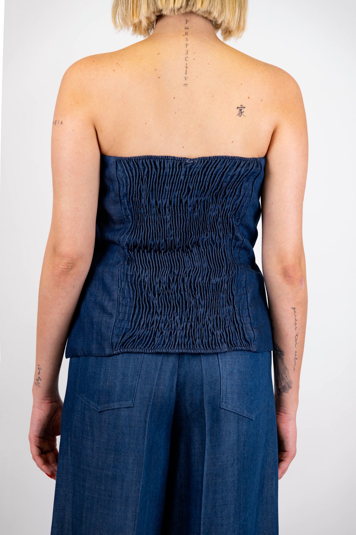 Tensione in - Top a fascia in tencel con arriccio ed elastico sul retro