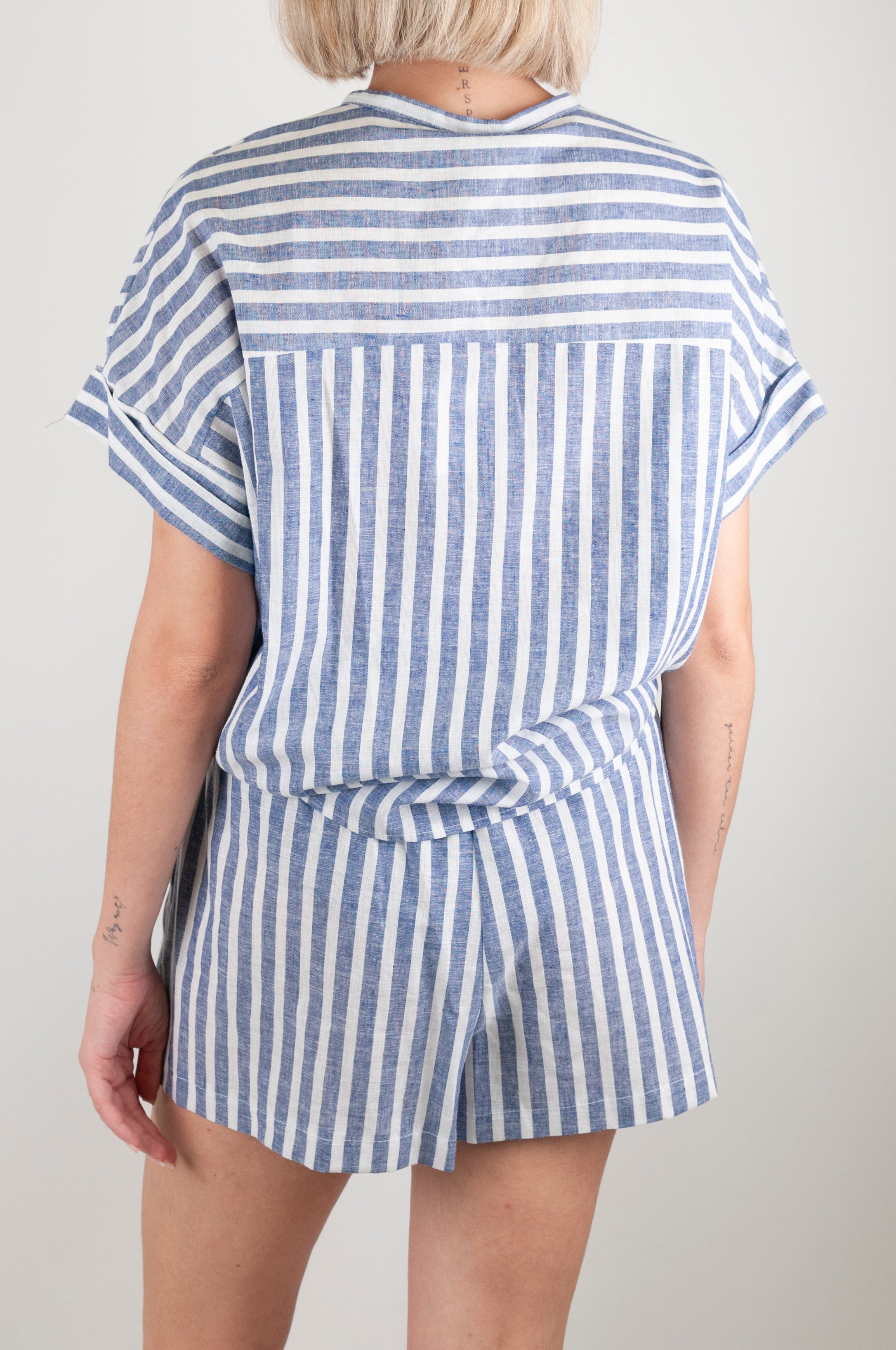 Tensione in - Camicia a righe mezza manica in misto lino