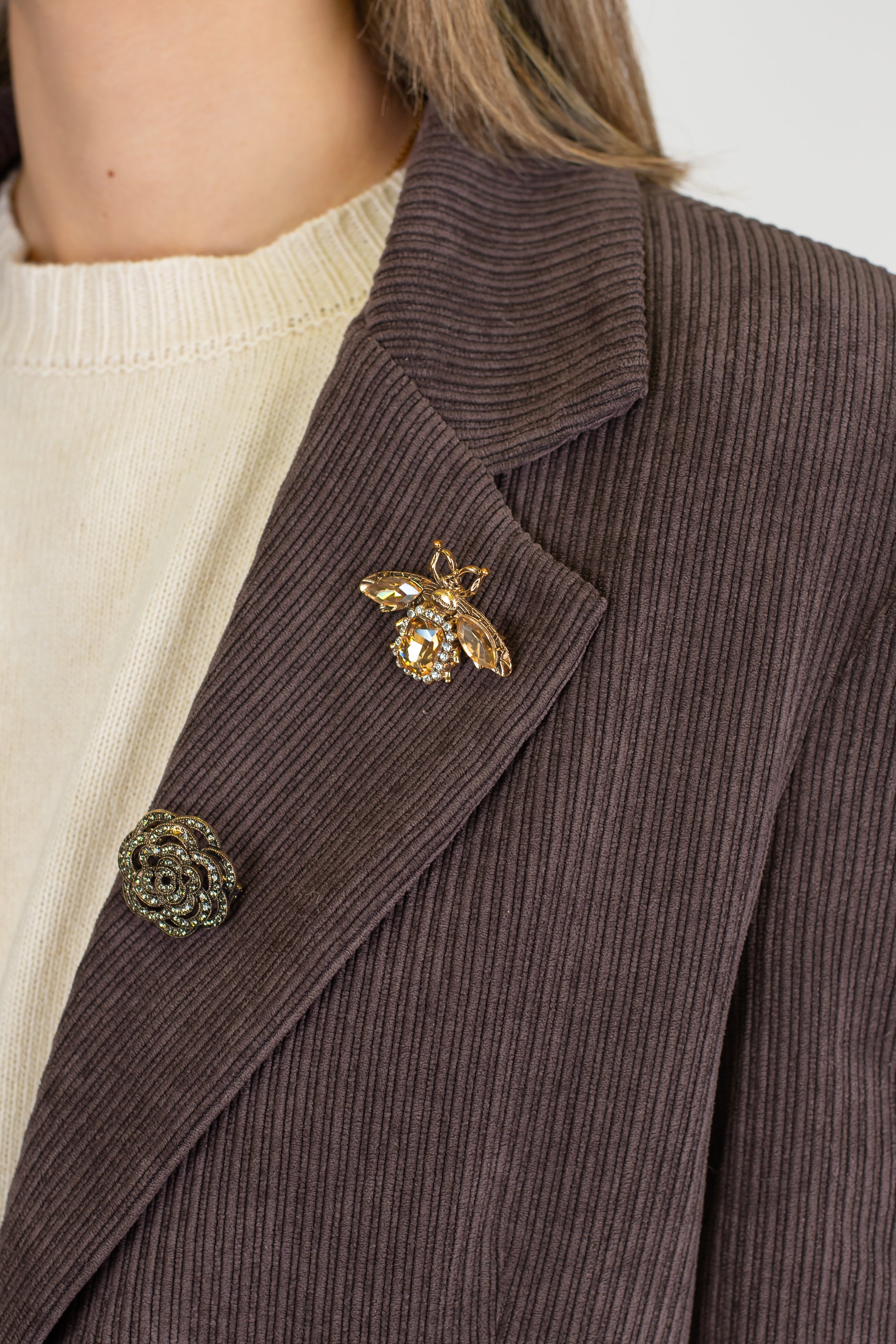 Motel - Giacca monopetto in velluto a coste con spille sul rever