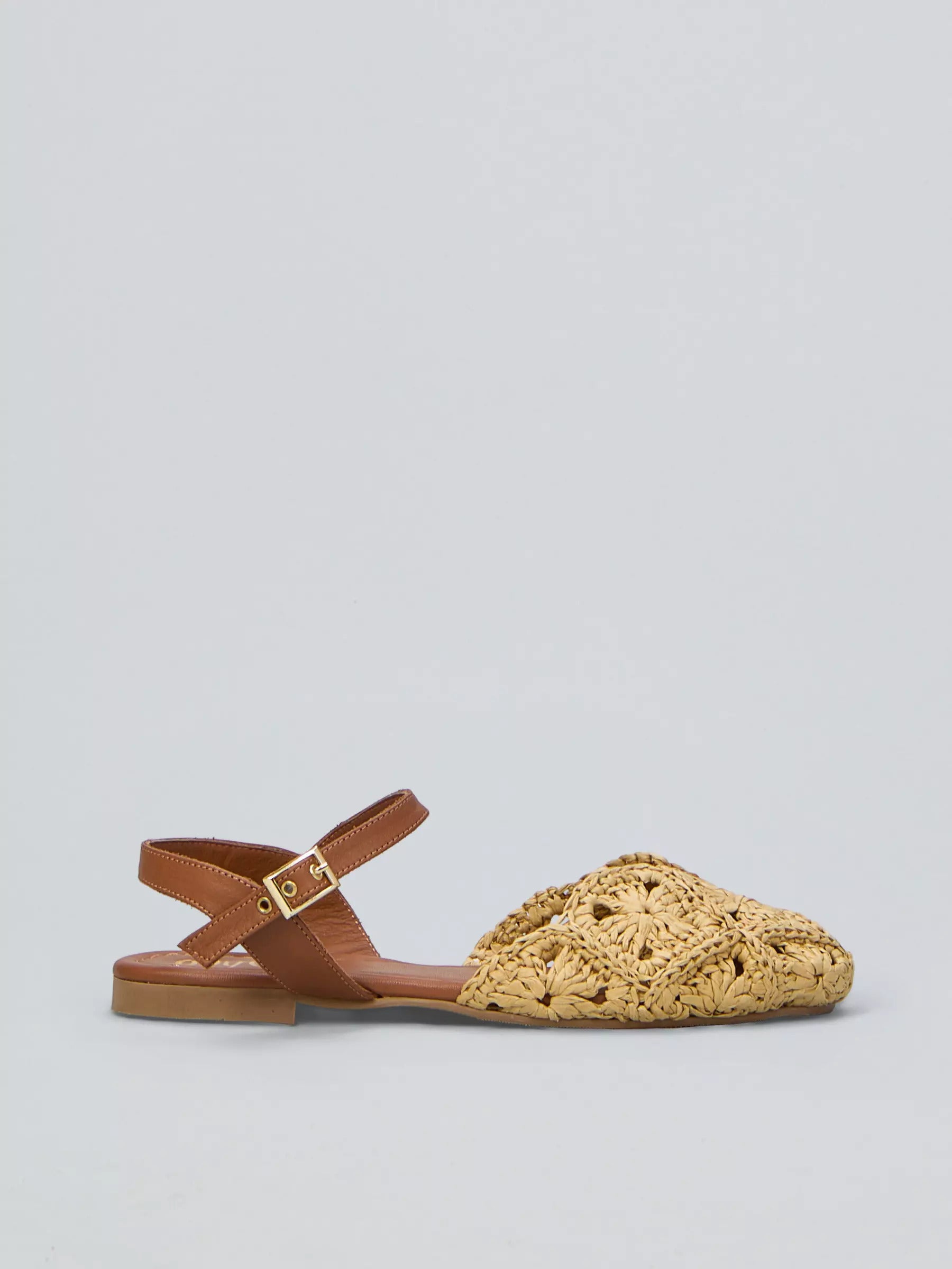 Ovyé - Slingback in Rafia con cinturino in pelle sul retro