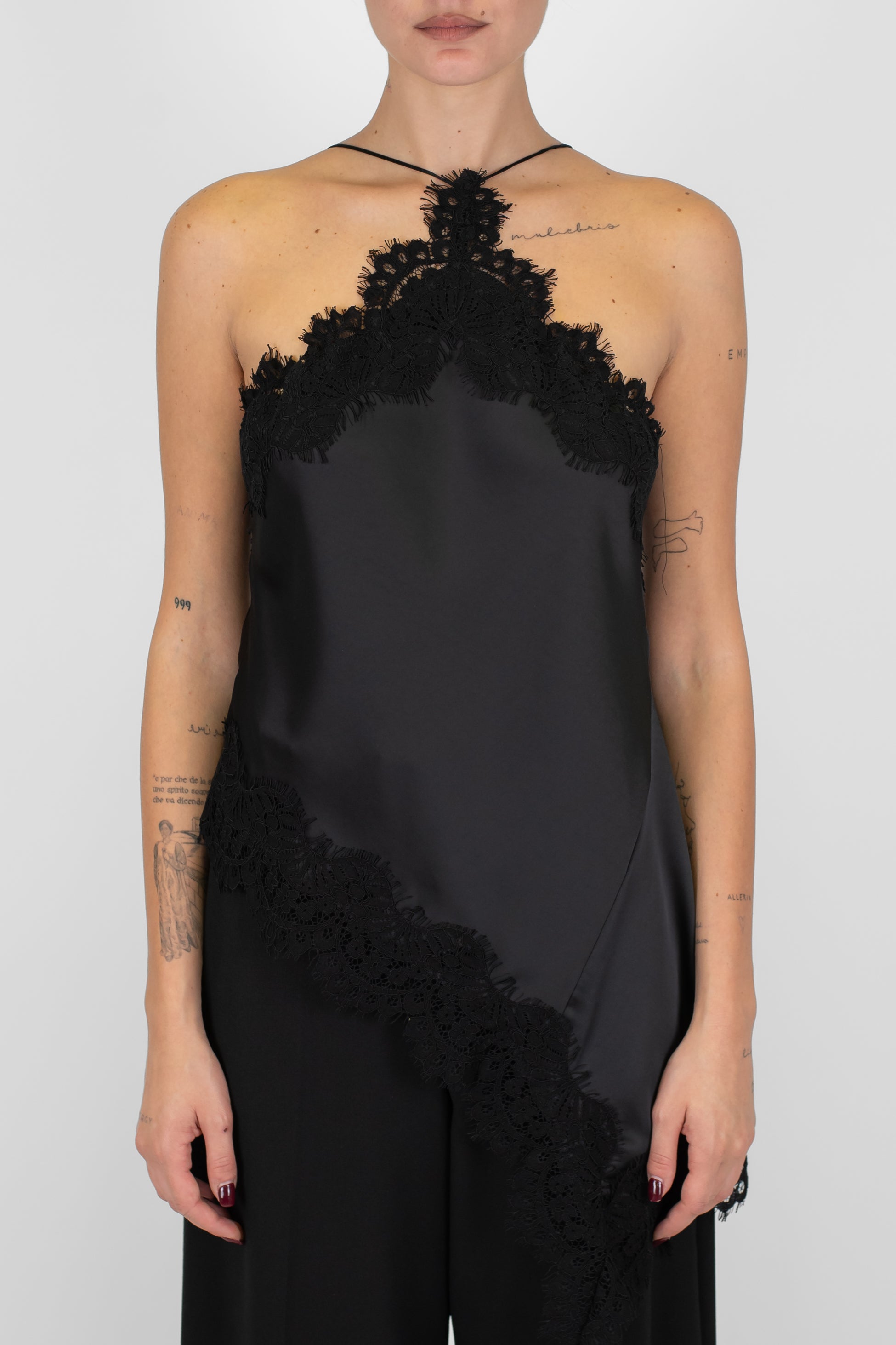 Motel - Top asimmetrico in satin con orli in pizzo a contrasto