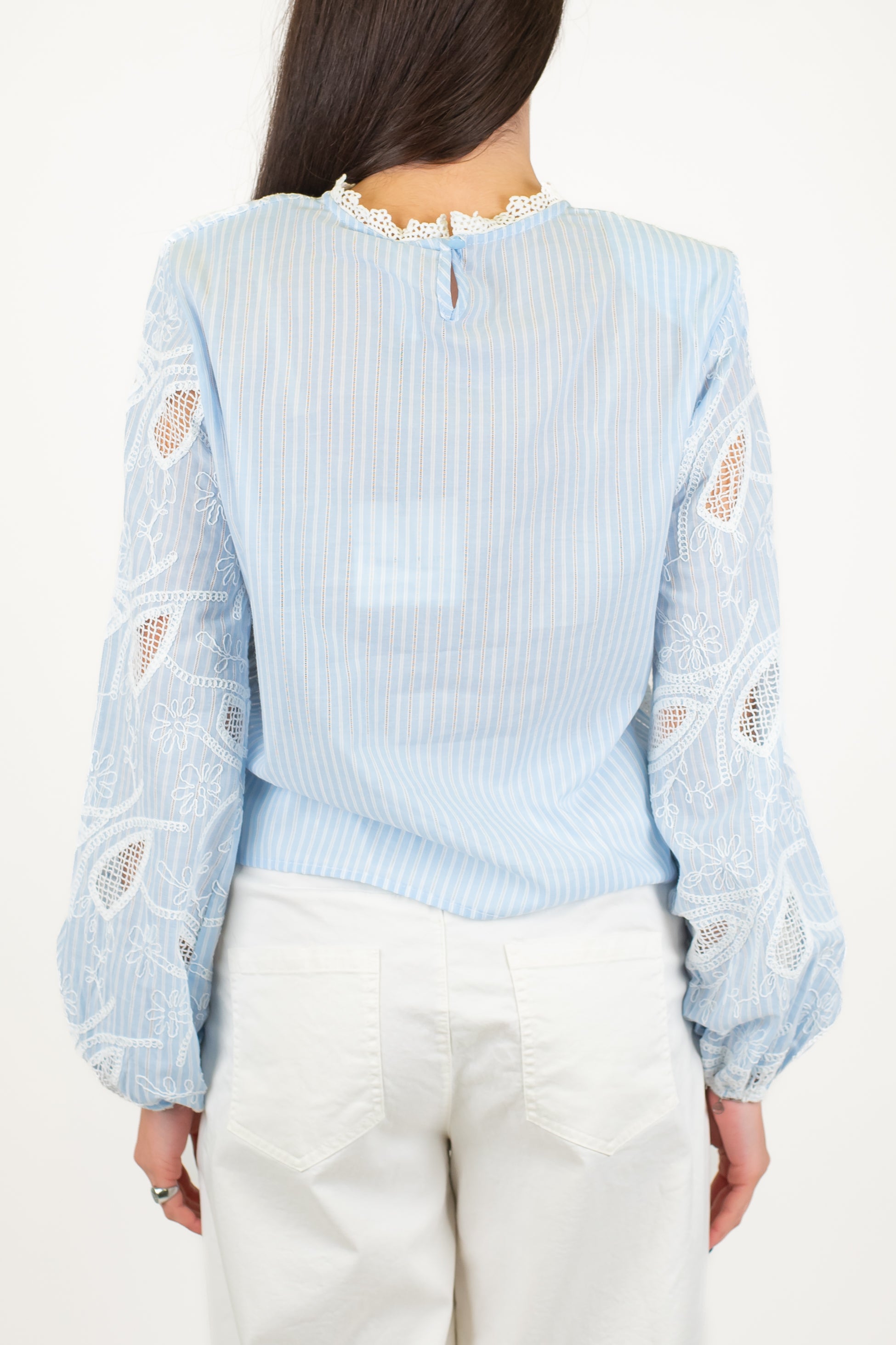 Tensione in - Blusa fantasia floreale con dettagli in pizzo