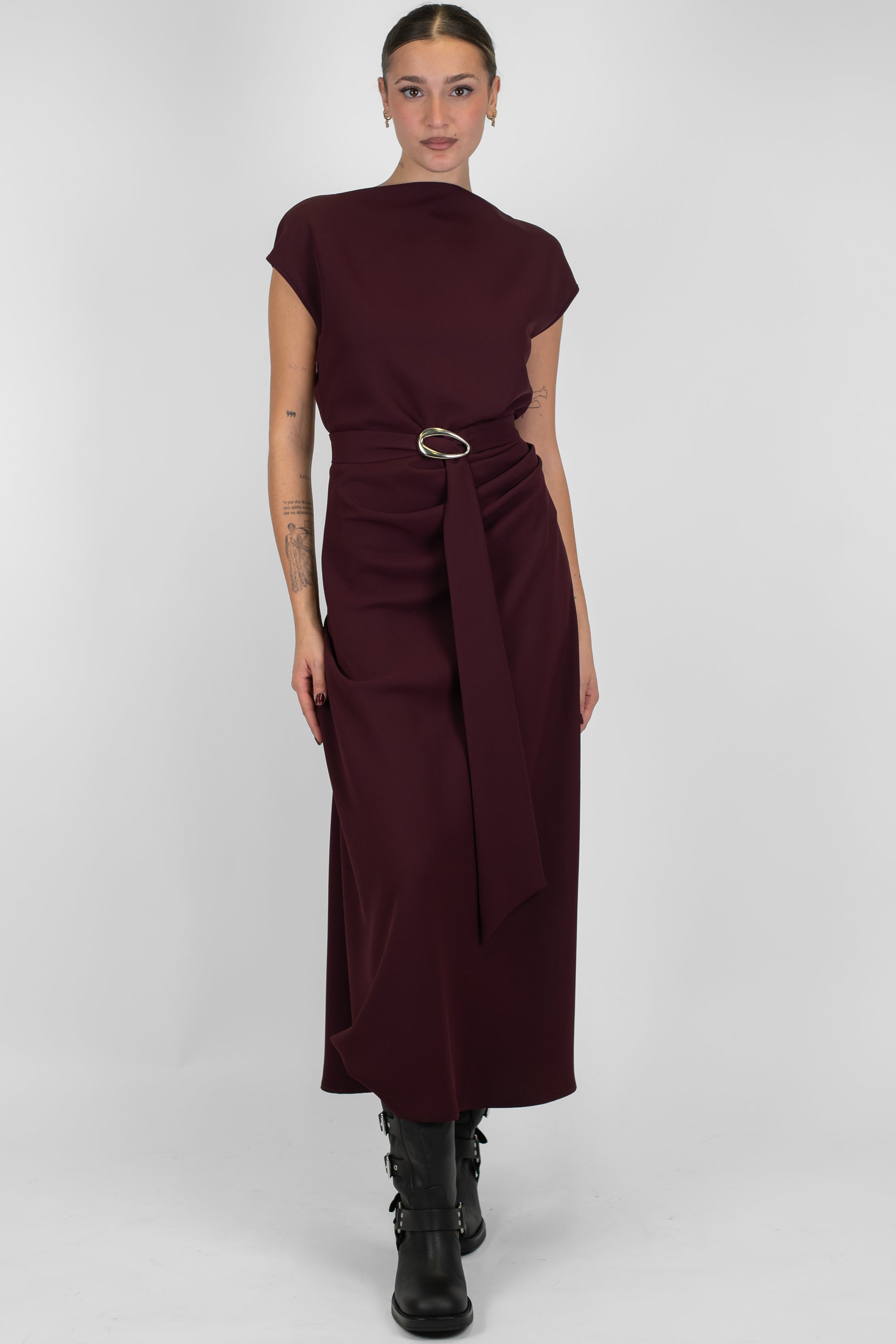 Imperial - Abito lungo mezzamanica con scollo a V sul retro, spacco laterale e cintura in tessuto