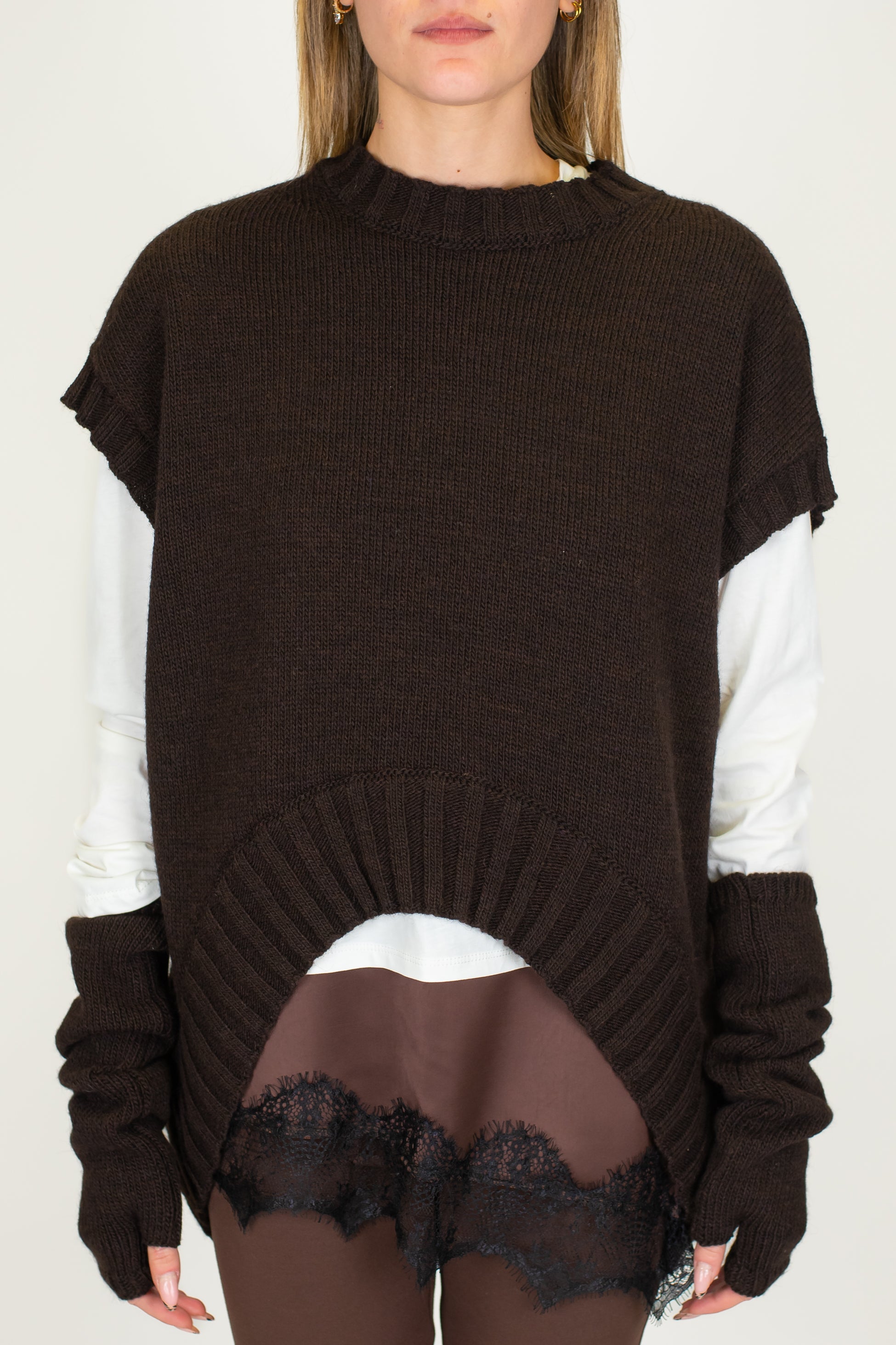 Tensione in - Maglia stondata mezzamanica in misto lana con manicotti