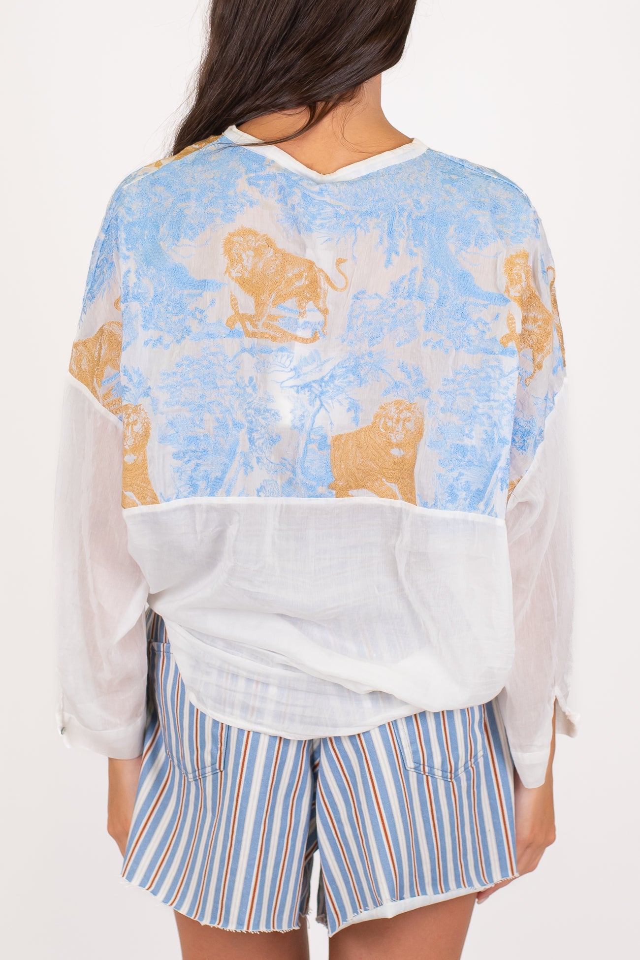 Tensione in - Camicia in misto mussola di cotone e seta fantasia leoni