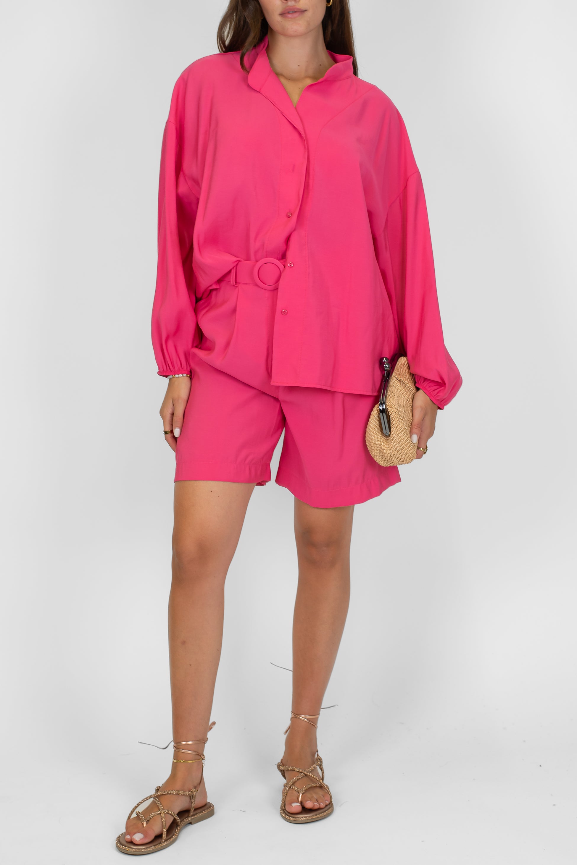 Tensione in - Bermuda in modal con pinces e cintura in tessuto