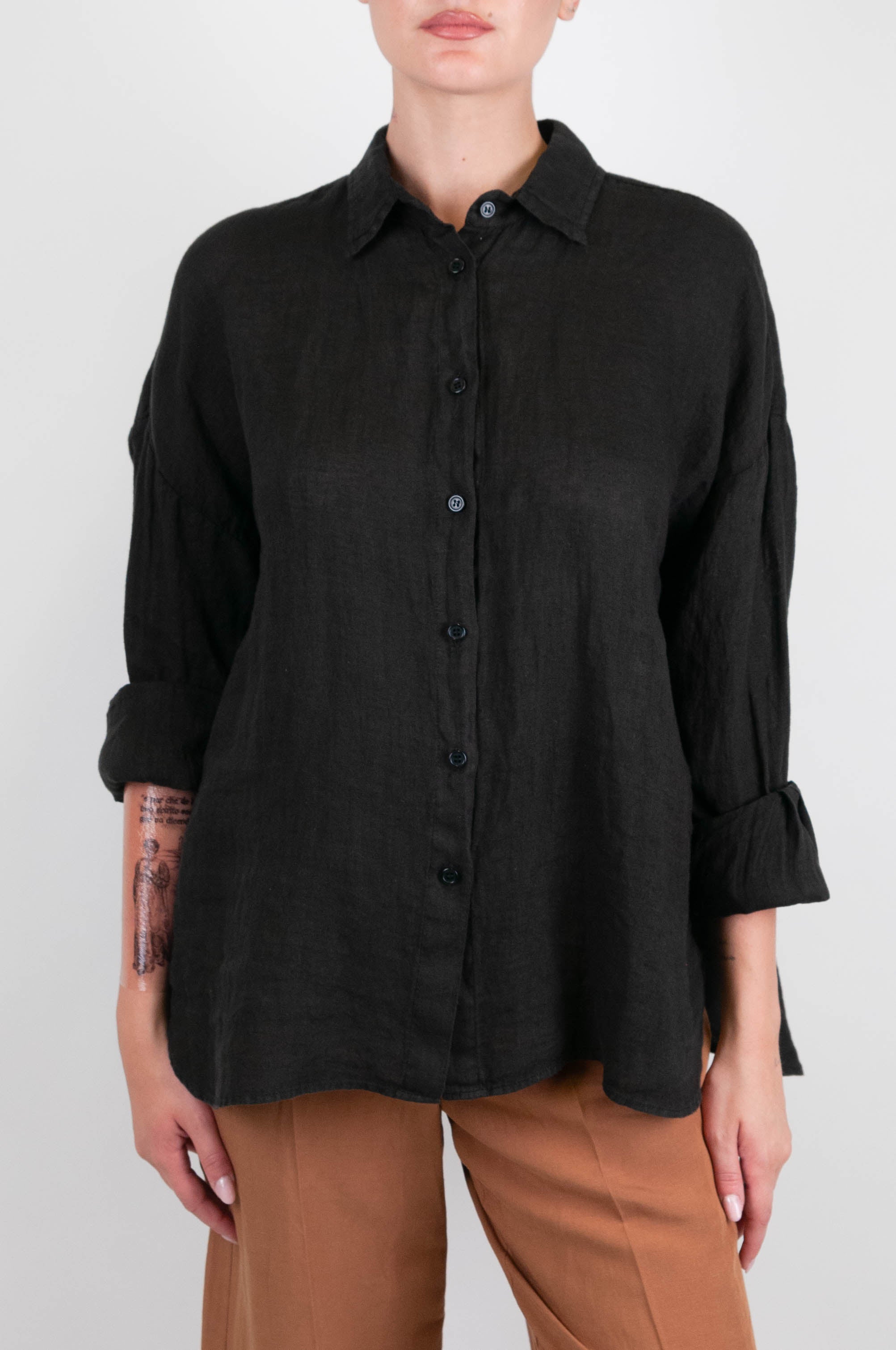 Tensione in - Camicia tinta unita in puro lino