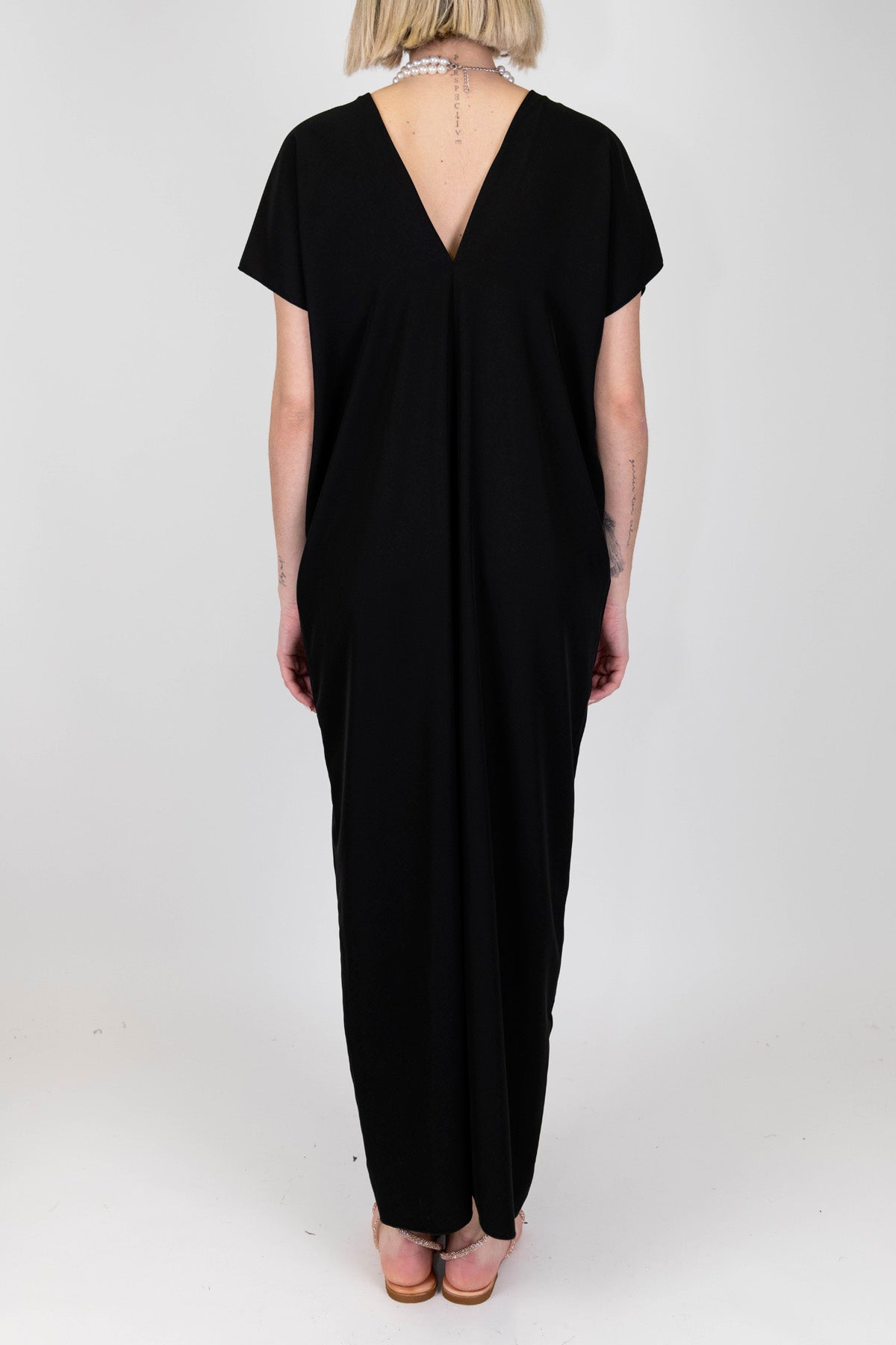 Motel - Abito lungo scollo a V fronte-retro con collana