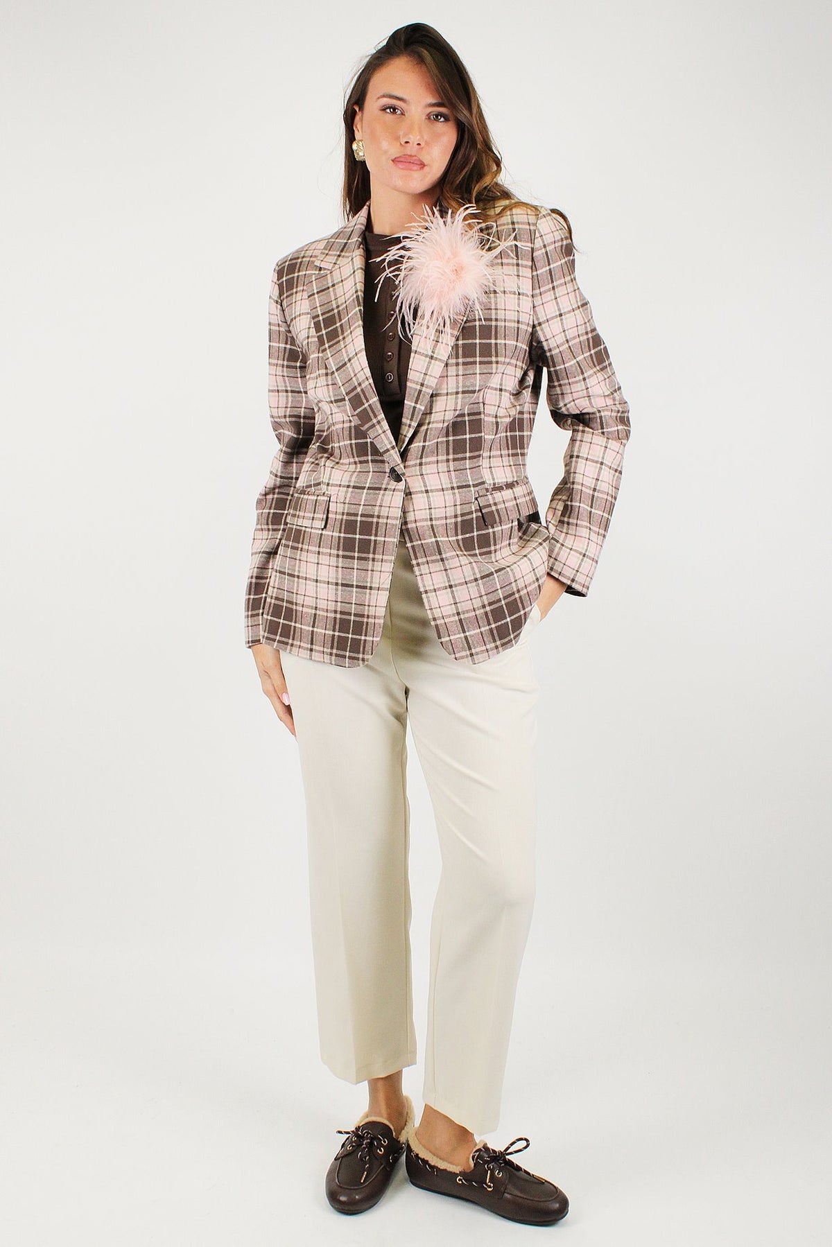 Tensione in - Pantalone slim con abbottonatura asimmetrica