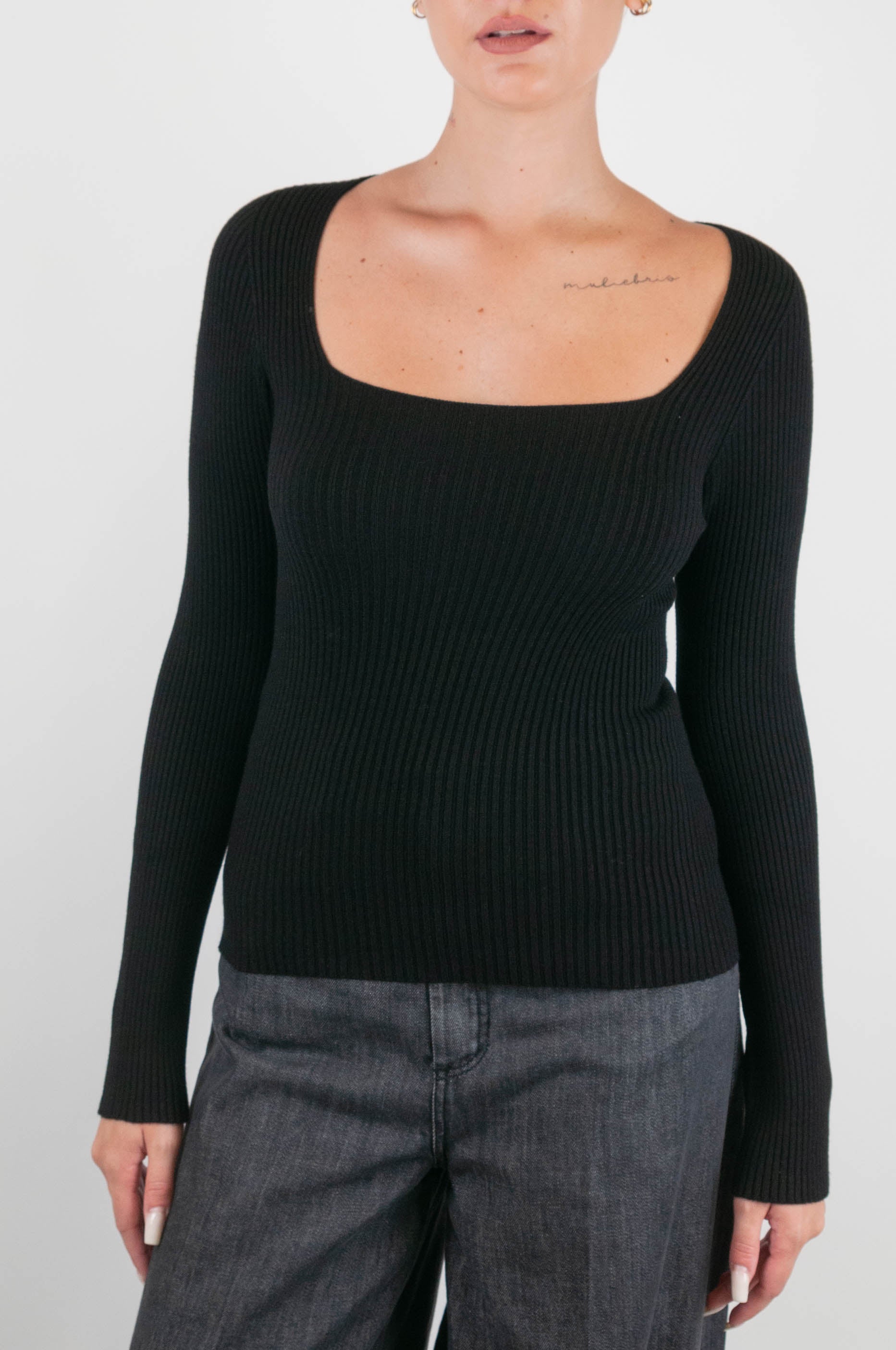 Kontatto - Maglia con scollo quadrato a costine