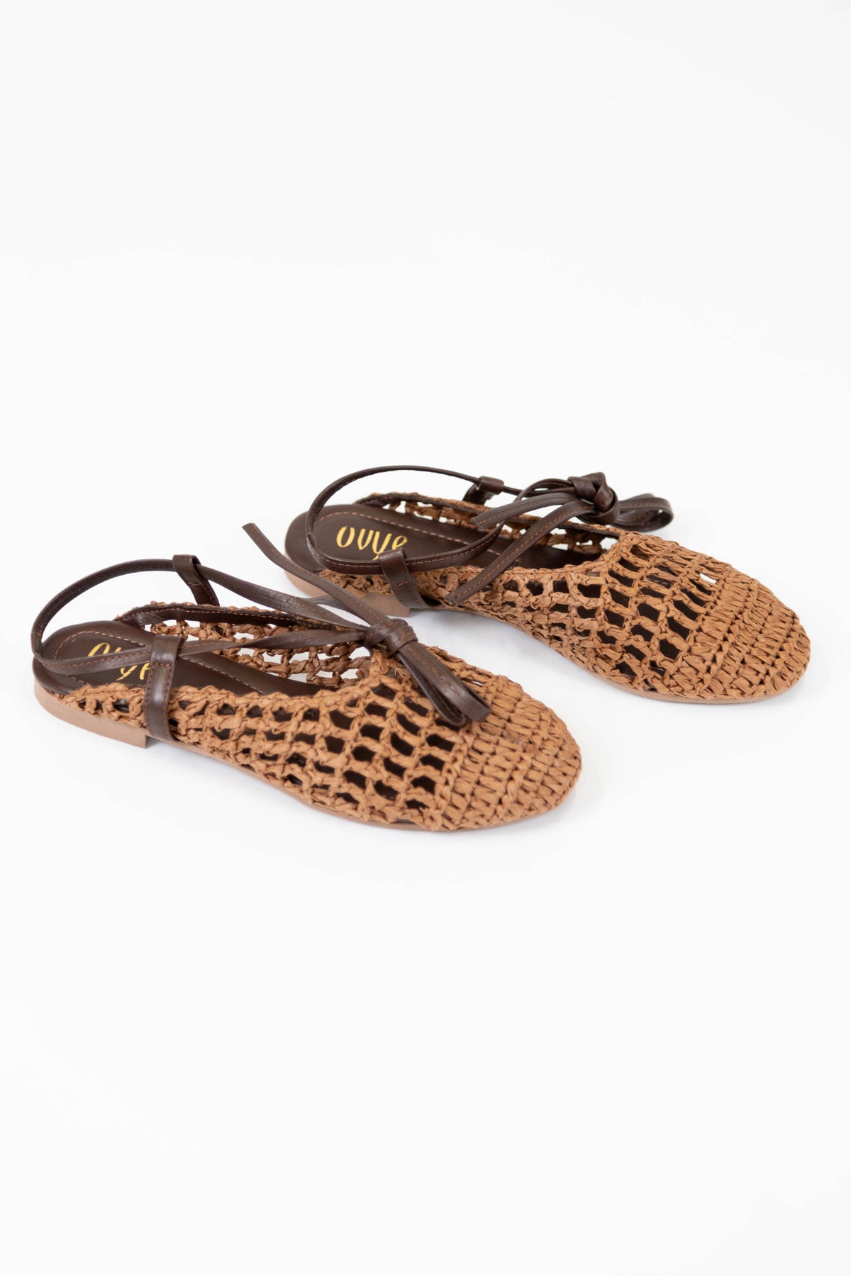 Ovyé - Sabot schiava in rafia traforata con cinturino in pelle