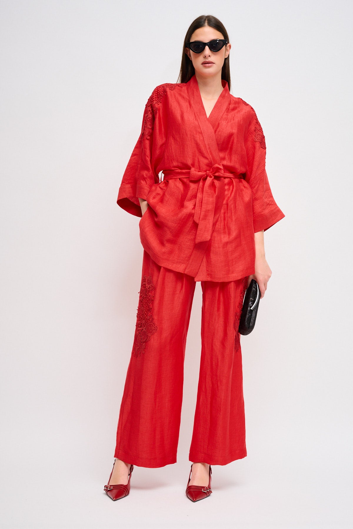 Maryley - Giacca kimono in lino con ricami sulle maniche e cintura in tessuto