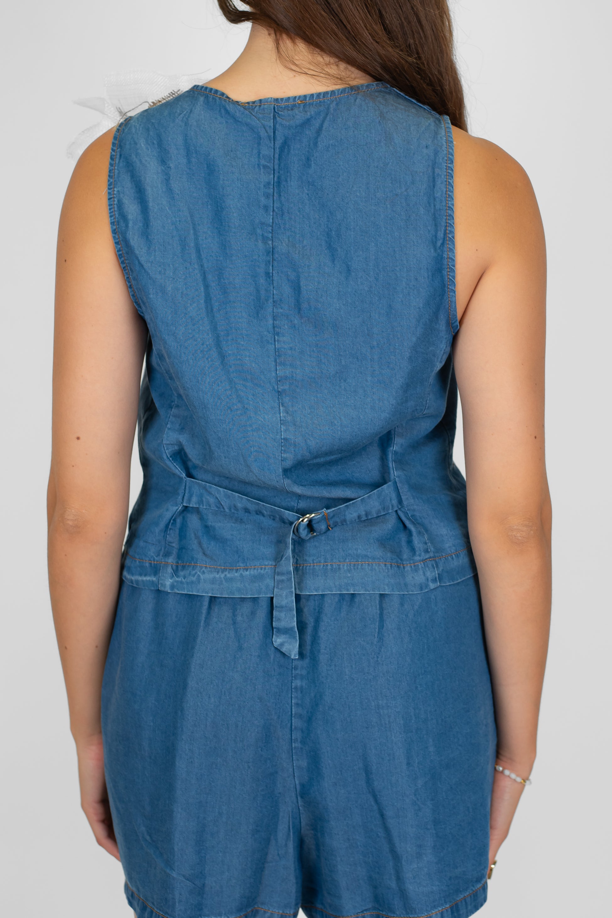 Motel - Gilet in lyocell con spilla fiore