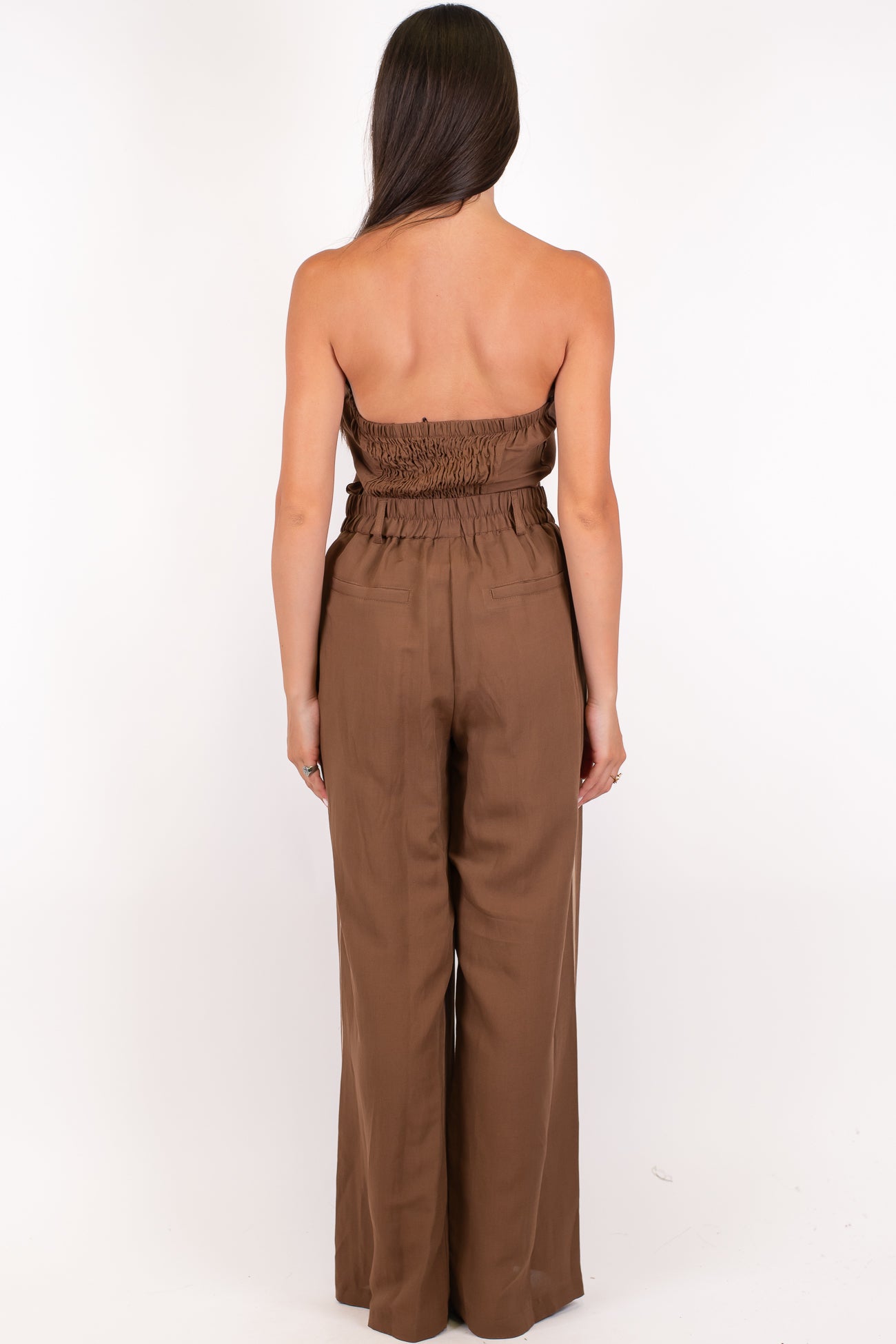 Tensione in - Coordinato in misto lino con top a fascia e pantalone palazzo con elastico sul retro