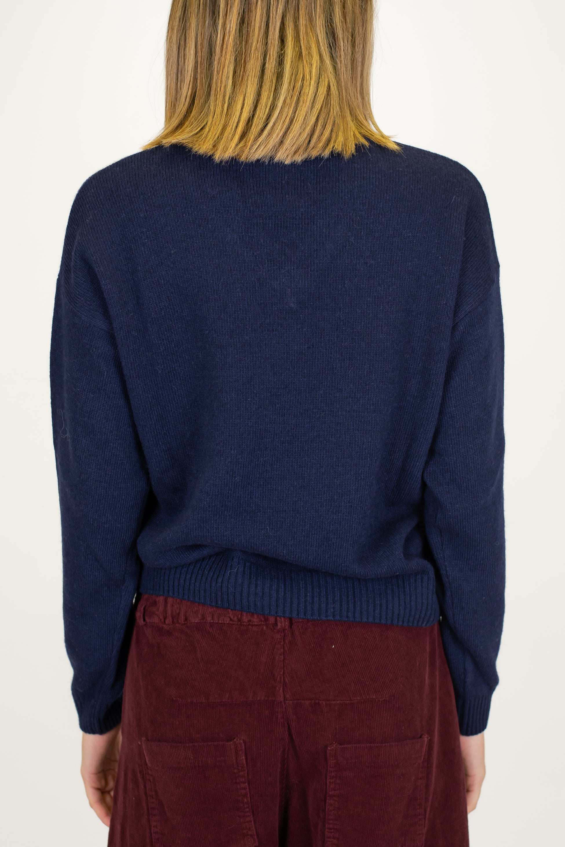 Tensione in - Maglia scollo V fantasia rombi a contrasto in misto lana e cashmere