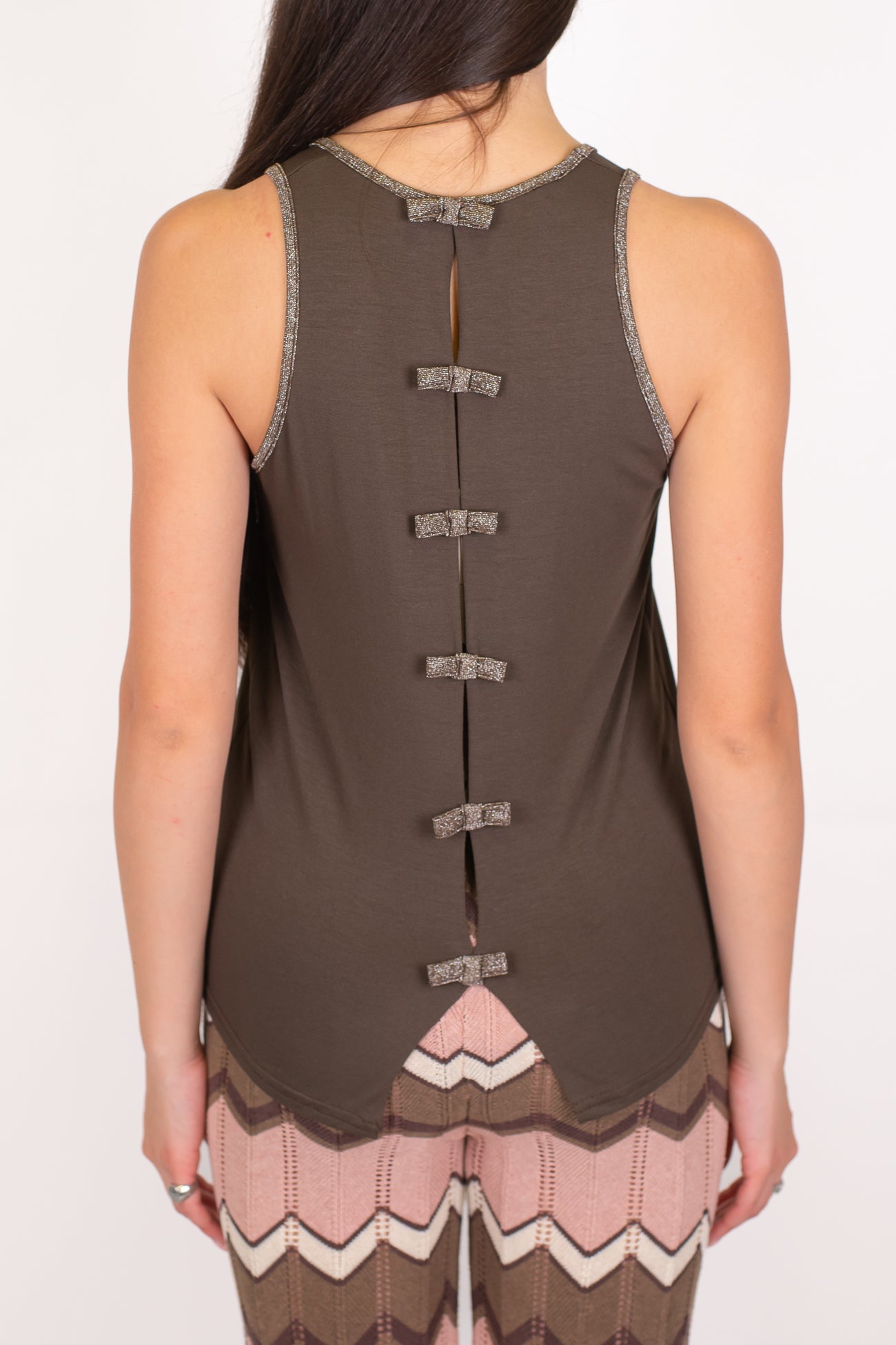 Maryley - Canotta in viscosa con profili lurex e fiocchetti sul retro