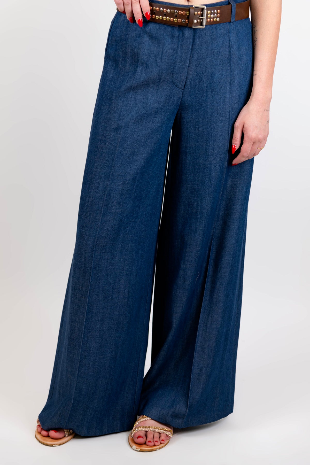 Tensione in - Pantalone palazzo in tencel con piega stirata