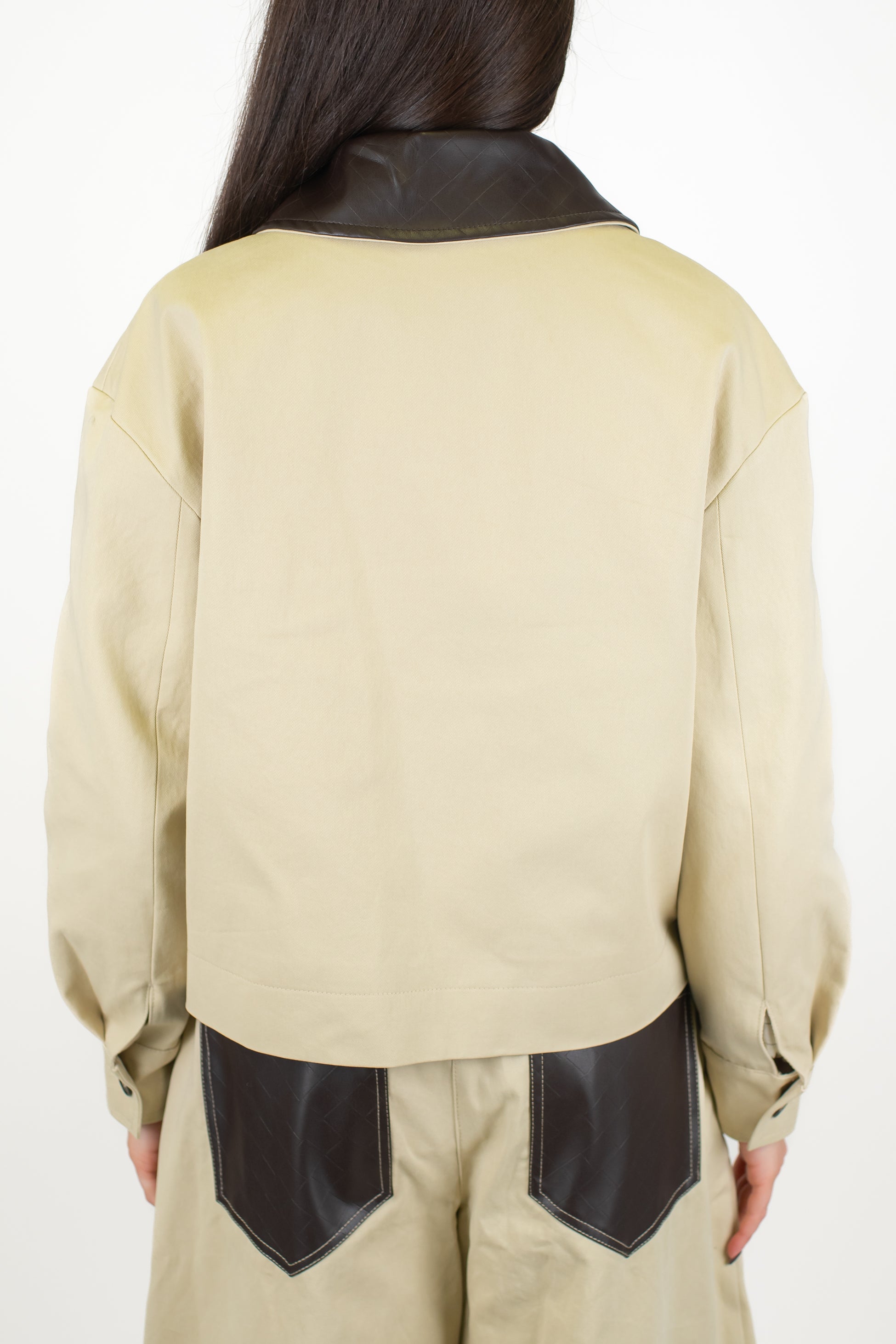 Tensione in - Giubbino in denim colorato con colletto in ecopelle