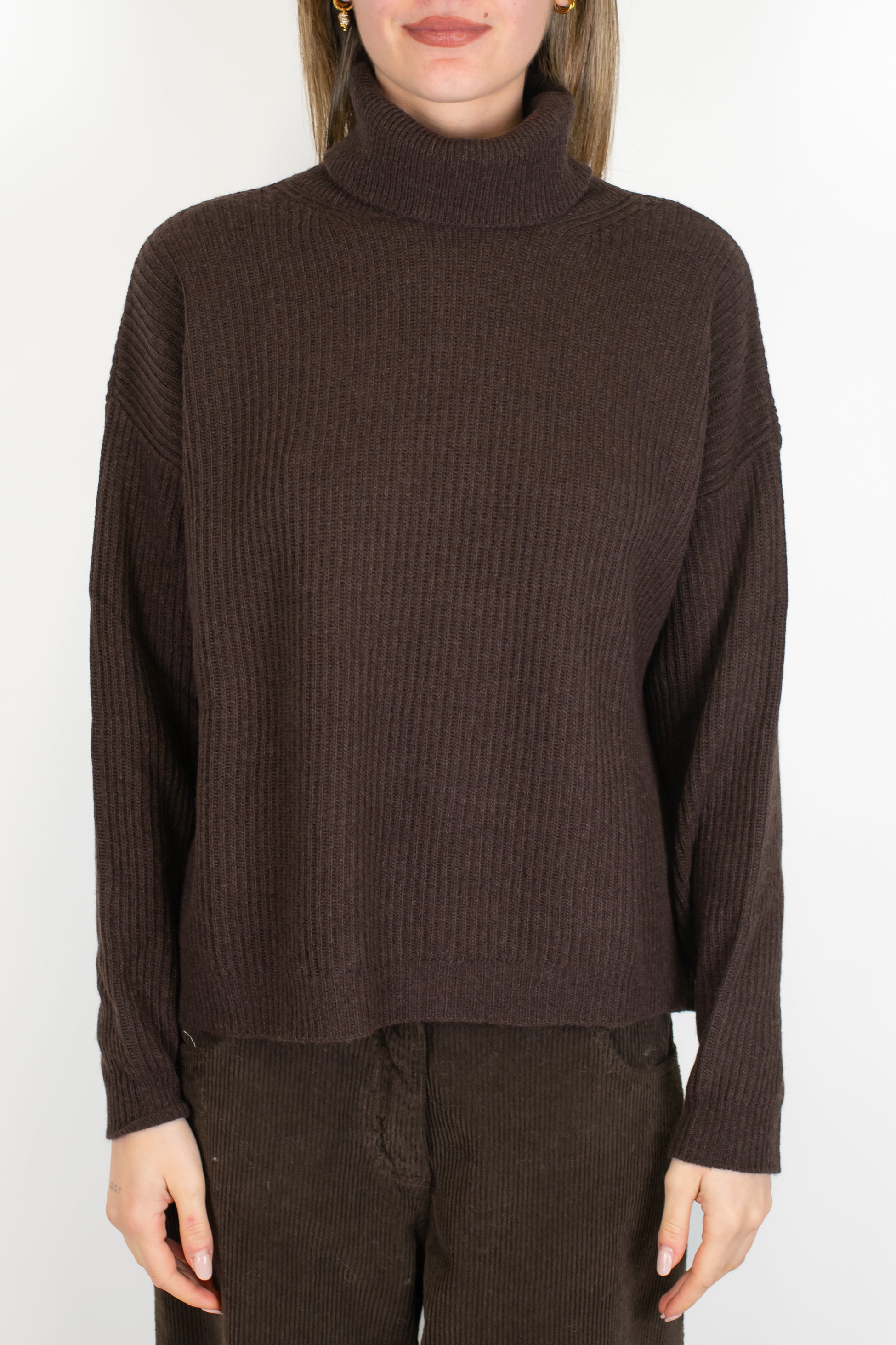 Tensione in - Dolcevita a costine in misto lana e cashmere