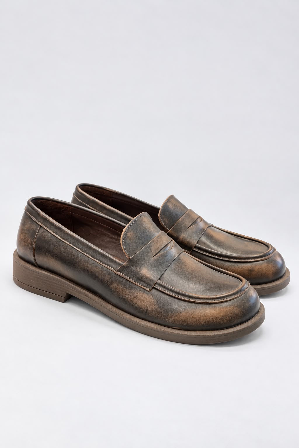 Ovyè - Mocassino in pelle invecchiata con punta quadrata