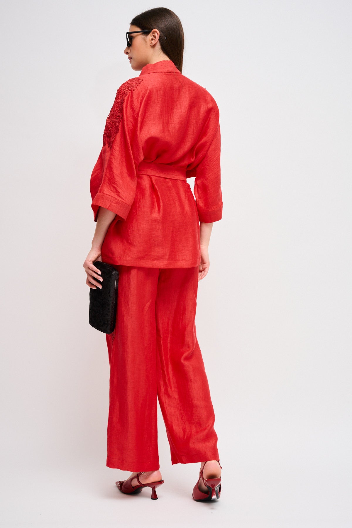 Maryley - Giacca kimono in lino con ricami sulle maniche e cintura in tessuto