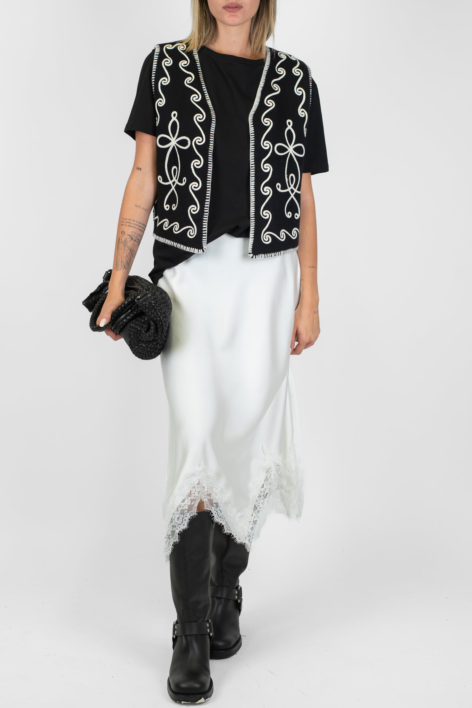 Tensione in - Gonna in satin con punte in pizzo