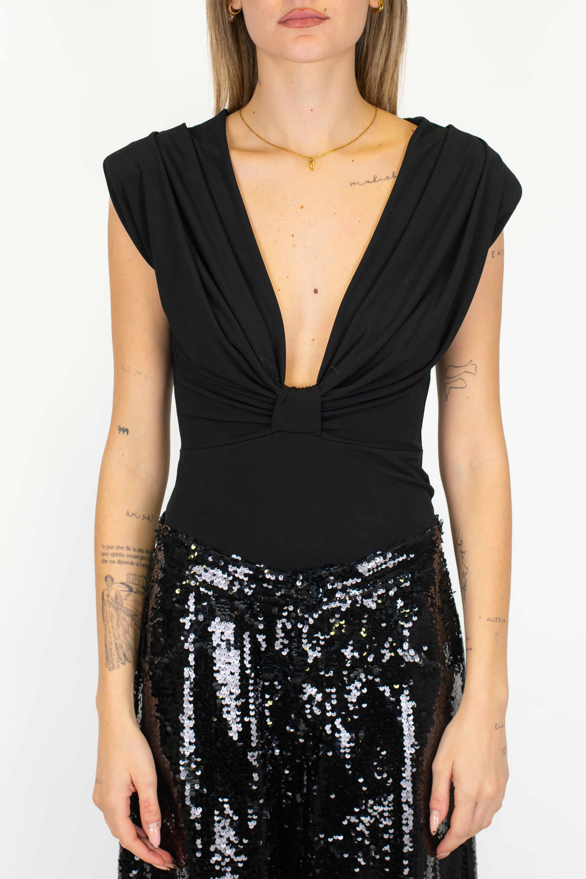 Kontatto - Body scollo a V con nodo centrale e spalline drappeggiate