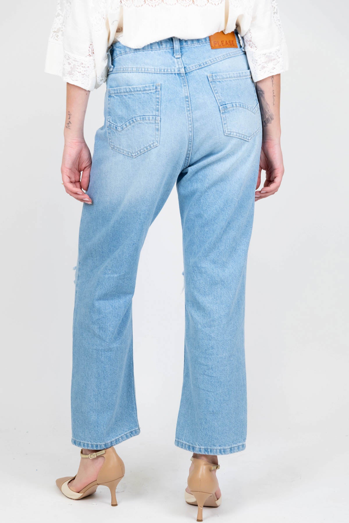 Please - Jeans regular lavaggio chiaro con rotture sul ginocchio