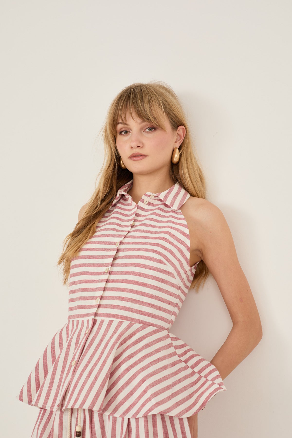 Souvenir - Top scollo all'americana con balza in cotone/lino a righe