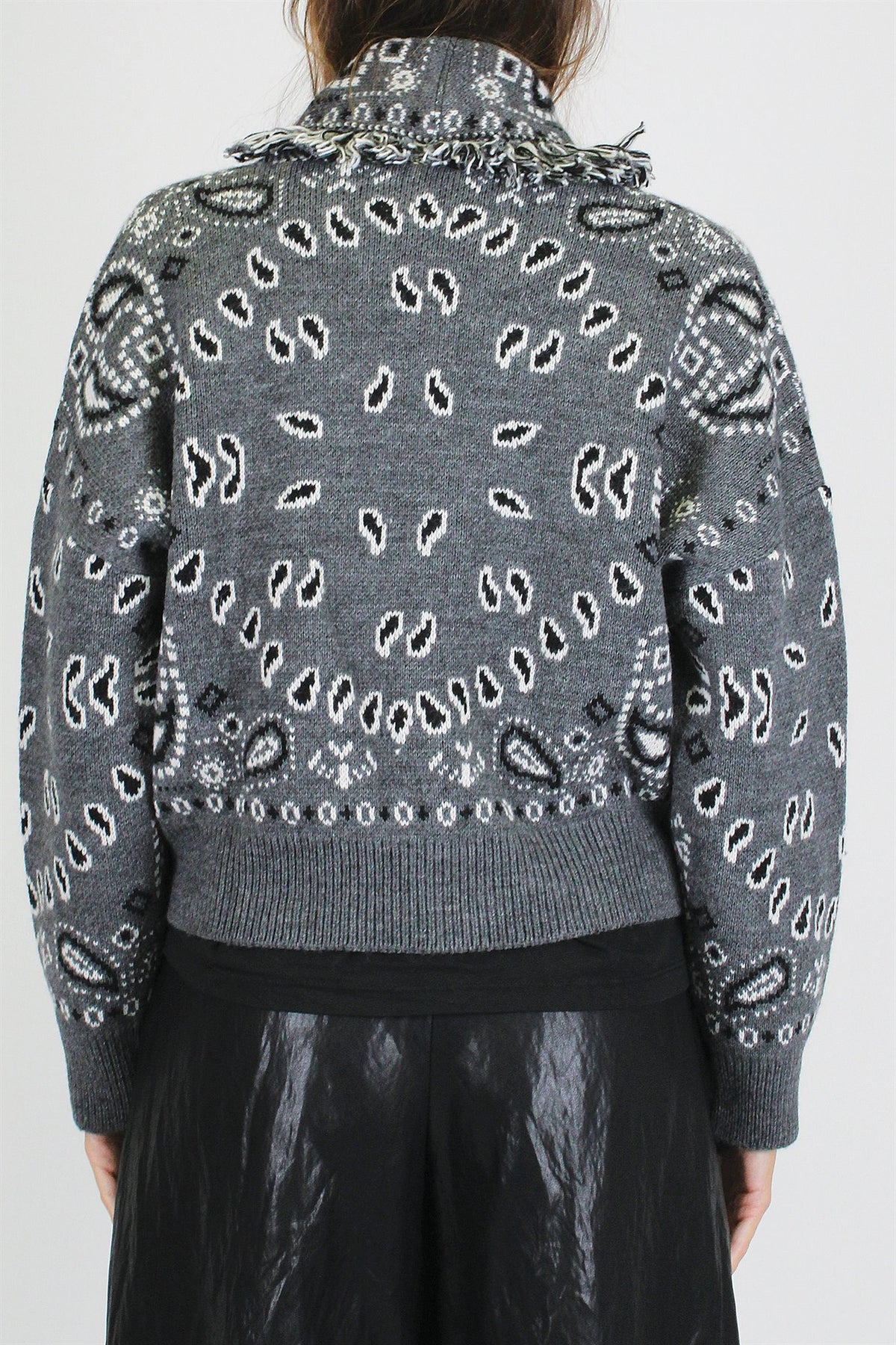 Tensione in - Cardigan corto fantasia bandana in misto lana con profilo frange