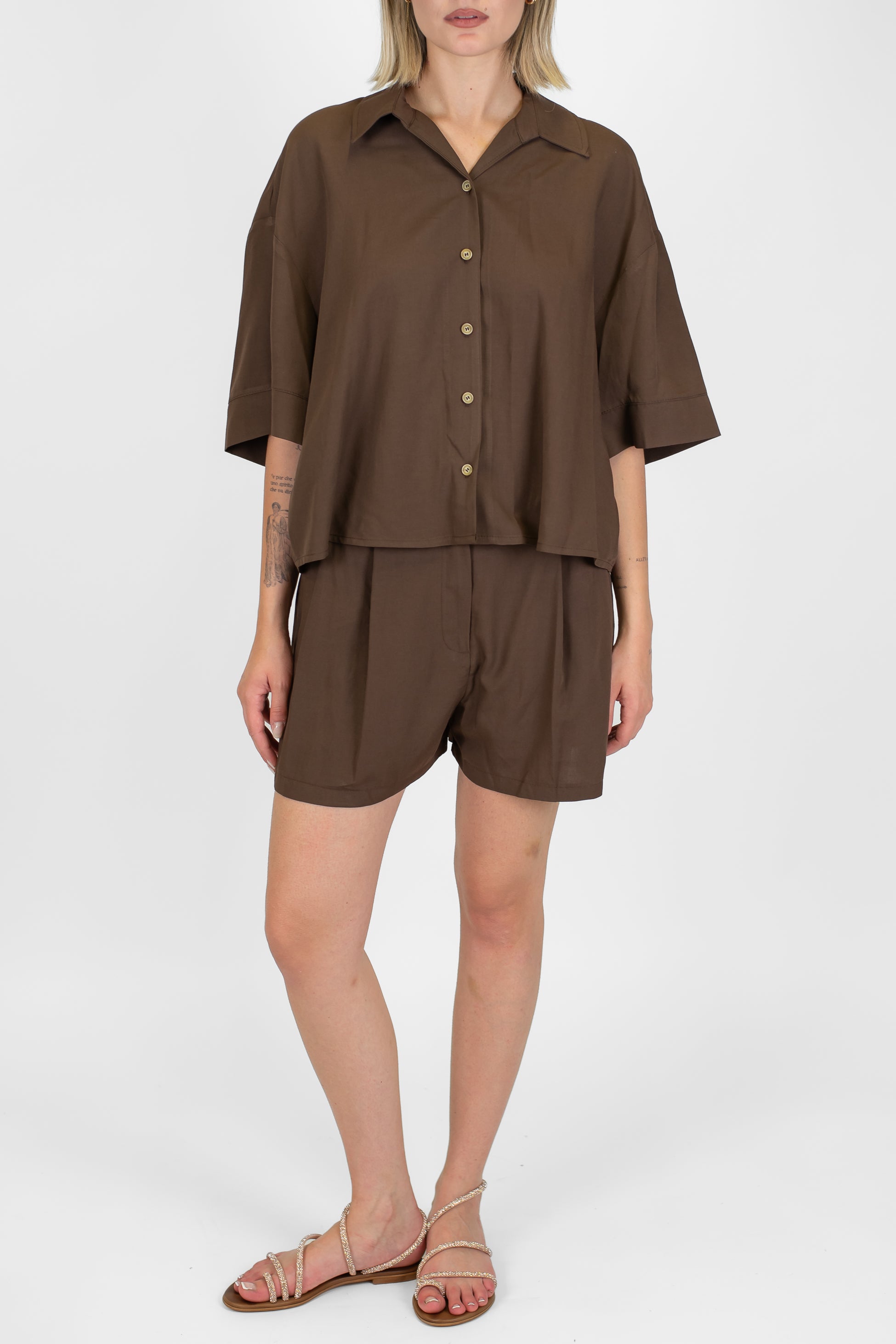 Tensione in - Coordinato in misto lino camicia over mezzamanica e shorts con elastico in vita