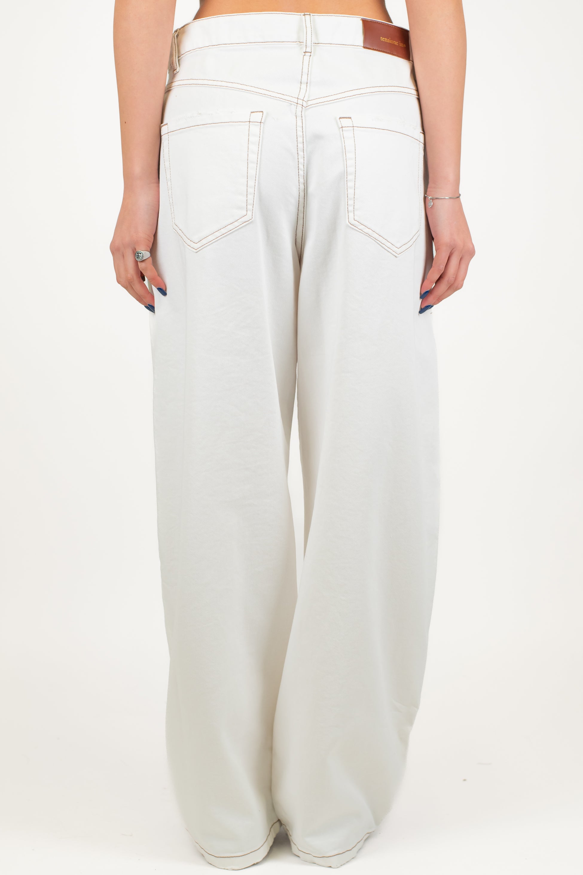Tensione in - Pantalone barrell western in denim colorato