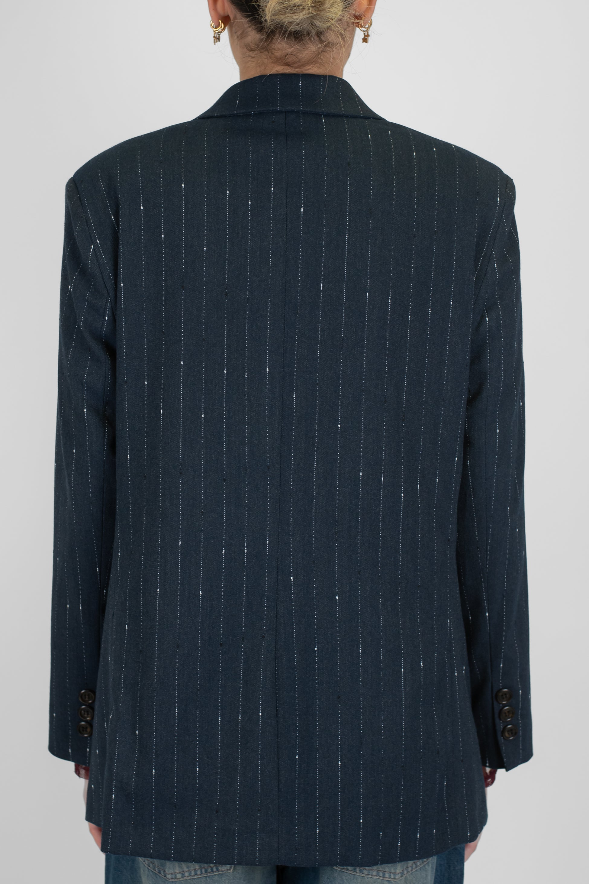 Maryley - Giacca doppiopetto gessata con spilla gioiello su rever