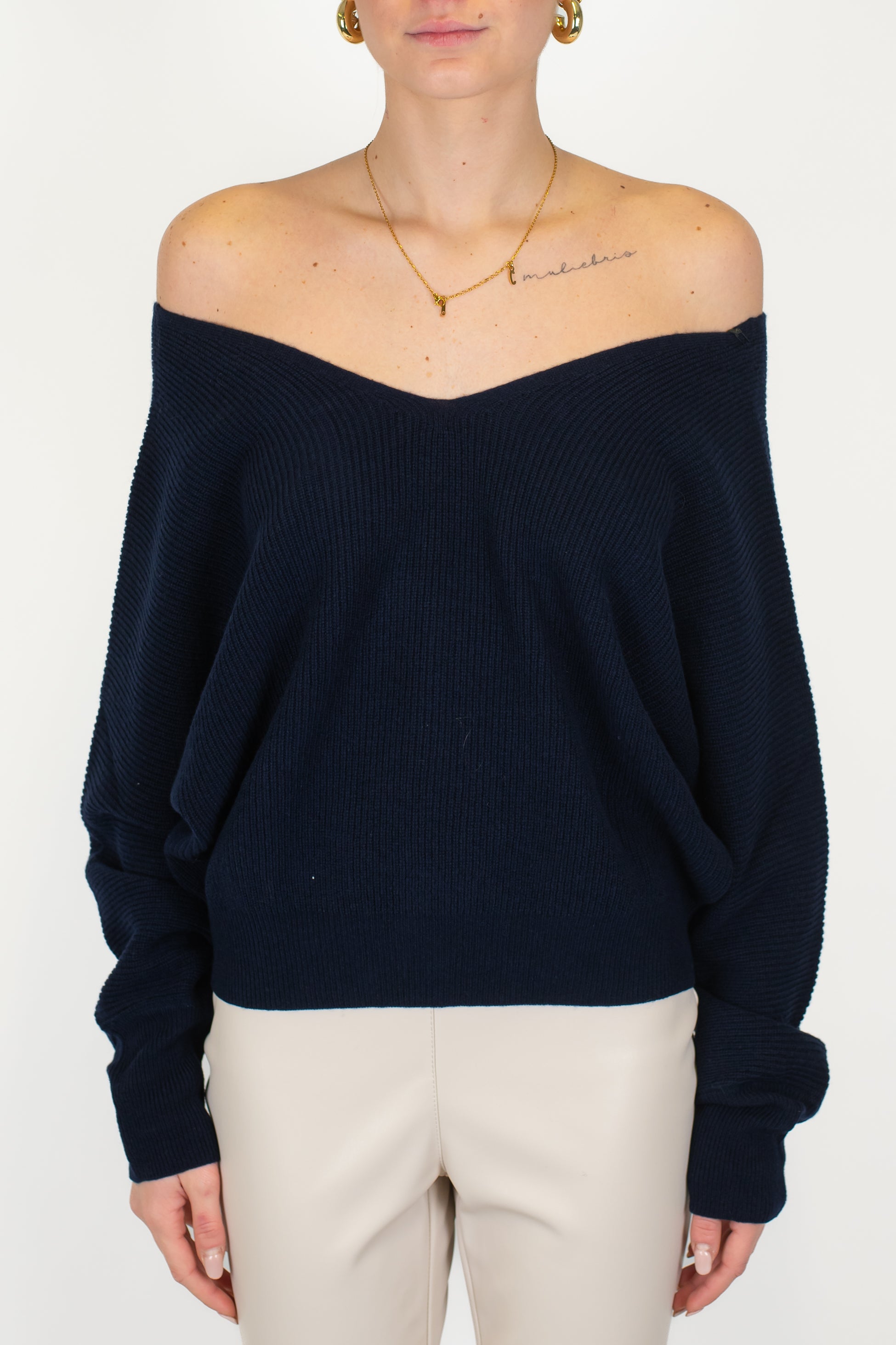 Tensione in - Maglia scollo a V fronte-retro in pura lana