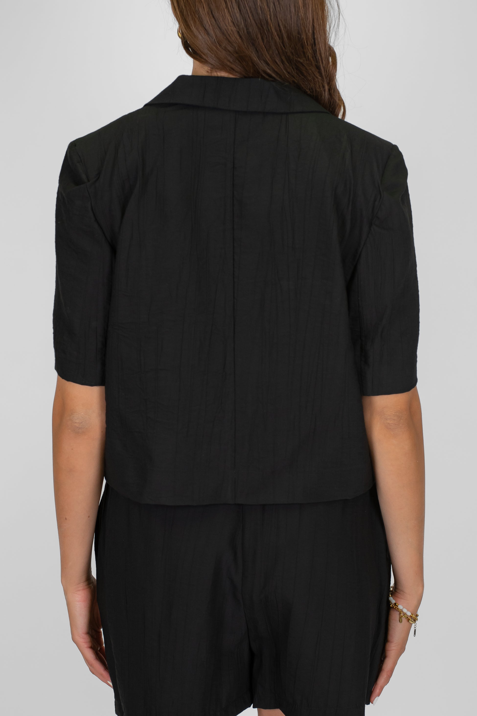 Tensione in - Coordinato in viscosa leggera con giacca crop sfoderata mezzamanica e bermuda