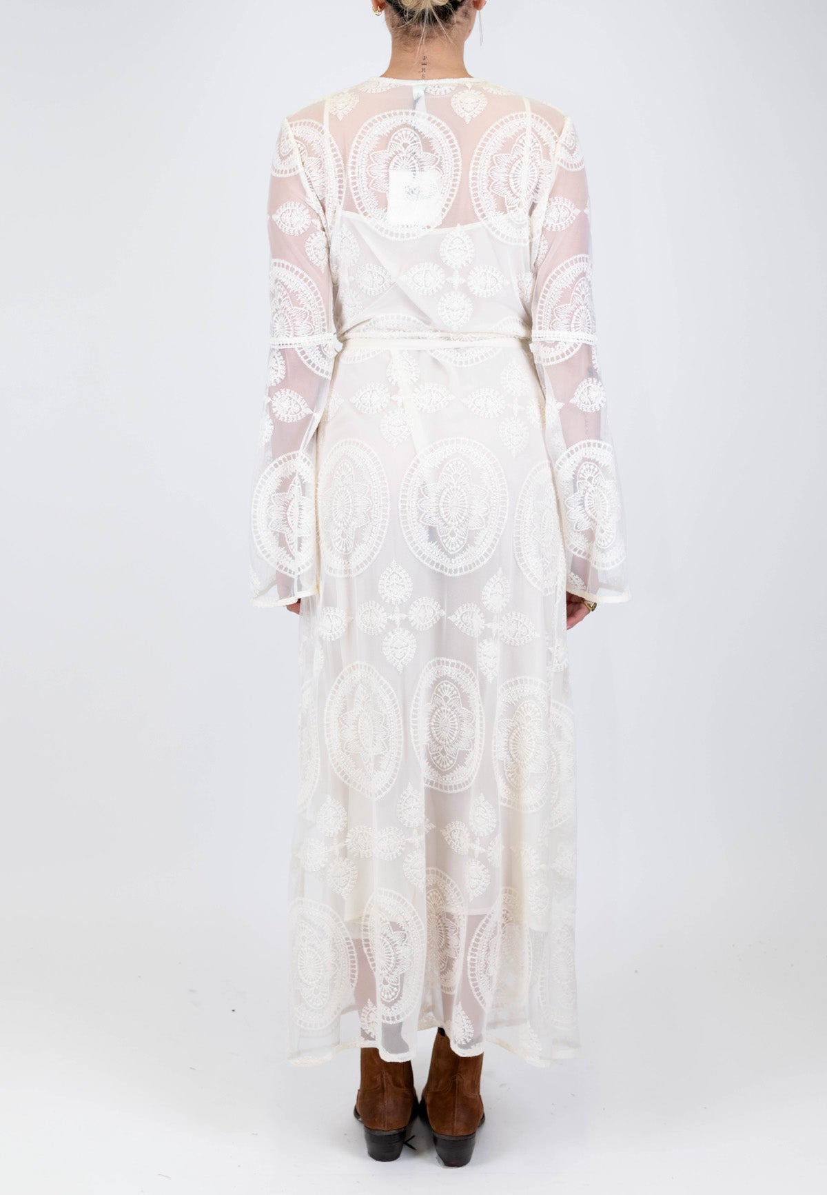 Tensione in - Abito lungo ricamato a portafoglio con sottanino