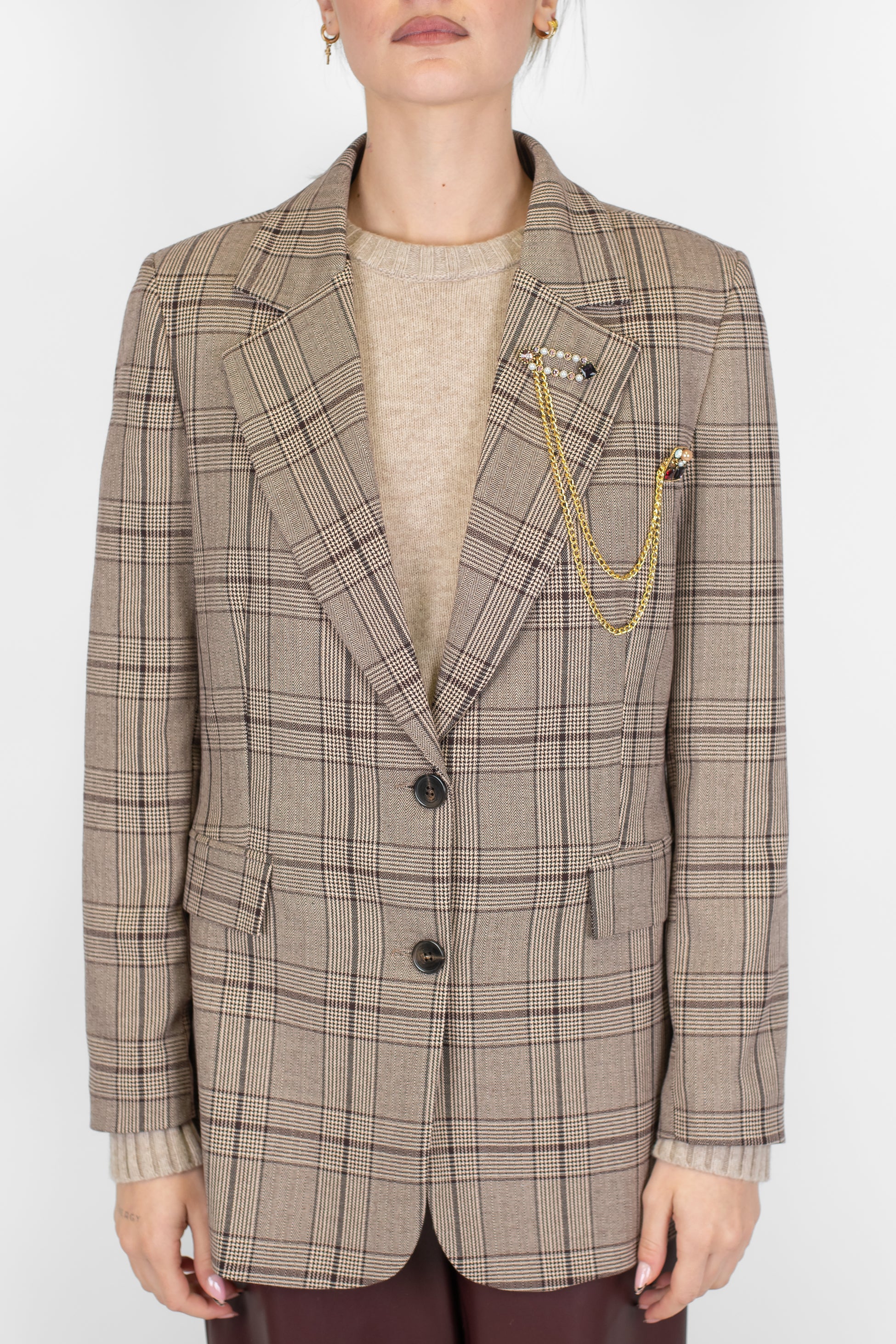 Tensione in - Giacca monopetto fantasia quadri con spilla gioiello