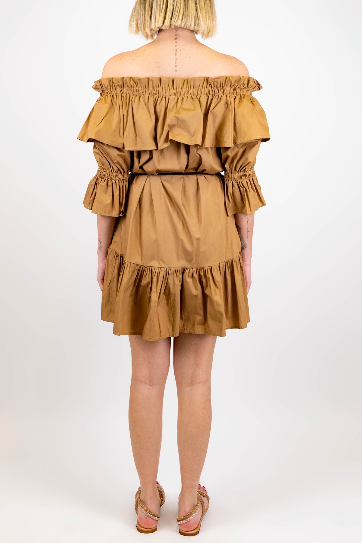 Tensione in - Abito corto scollo shiffer con manica tre quarti e balze