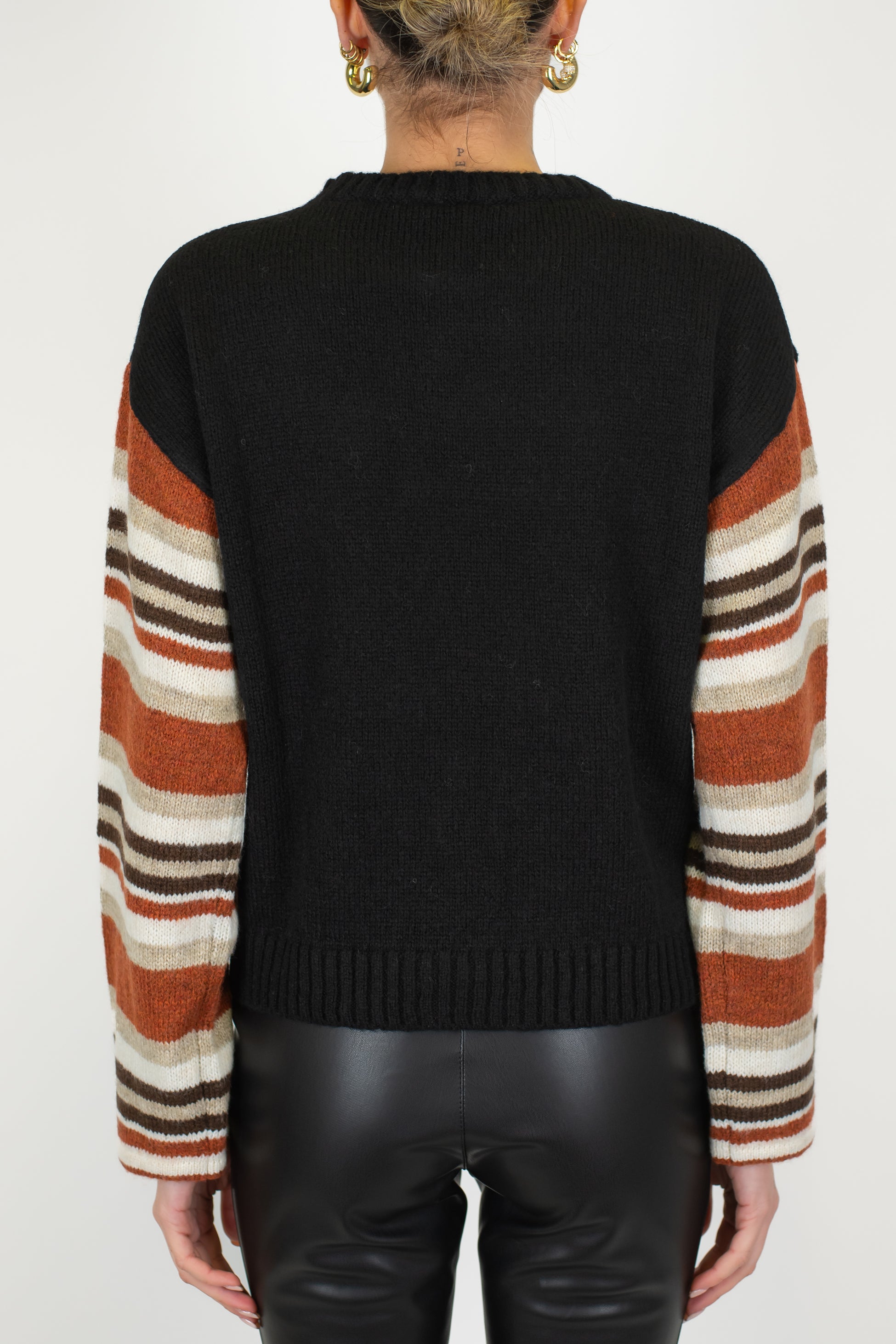 Tensione in - Maglia over con manica fantasia righe a contrasto in misto lana